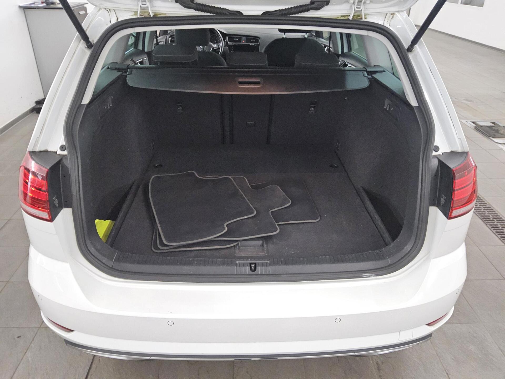 Volkswagen Golf-7 Var. 1.5 TSI Highline Navi LED ACC PDC 11