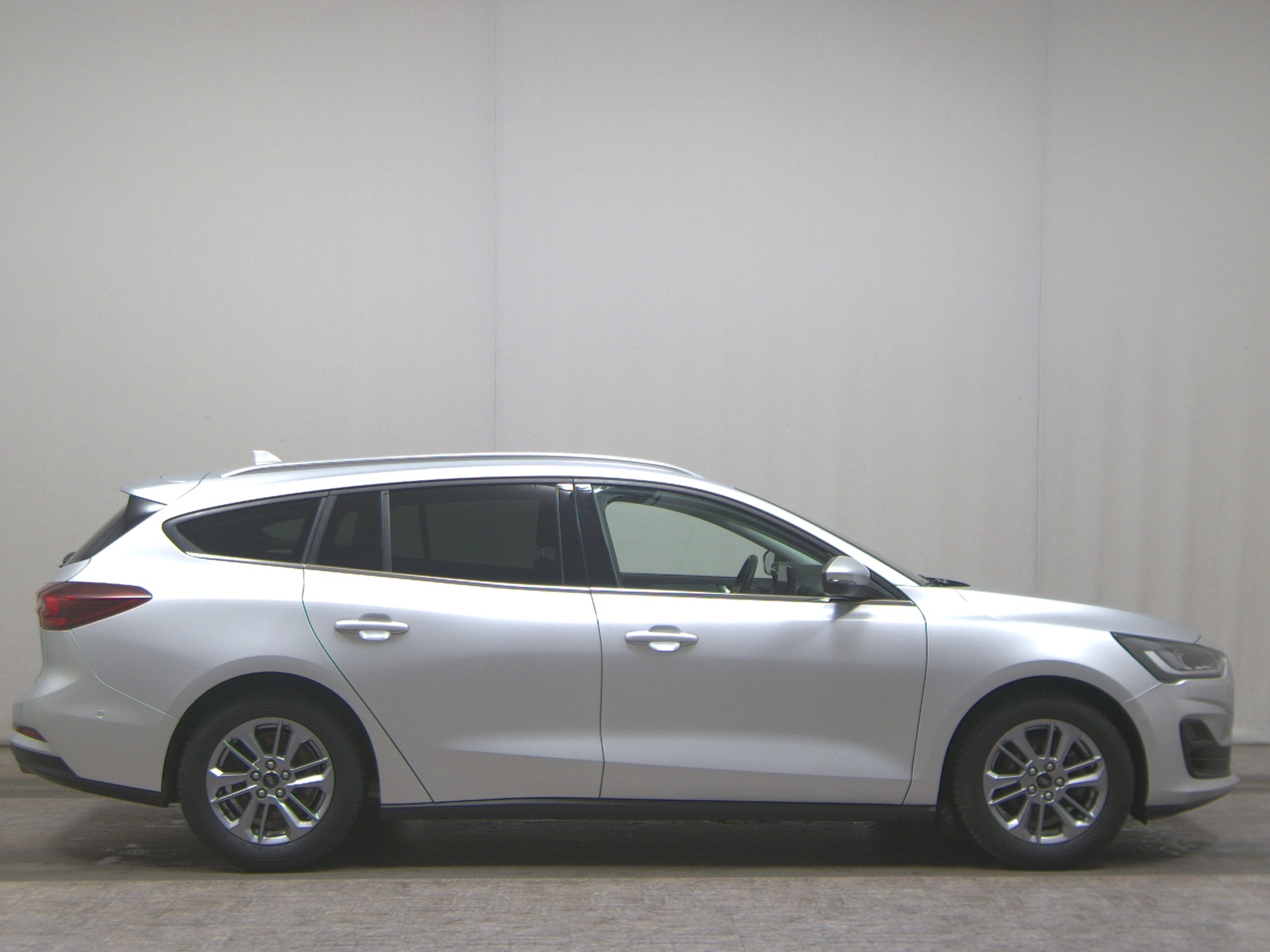 Ford Focus Turnier 1.5 EB Titanium X Navi DC LED RFK