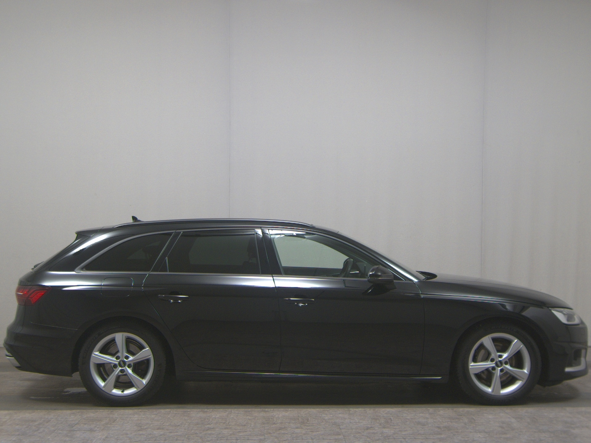 Audi A4 Avant 40 TDI advanced Navi LED Pano AHK RfK
