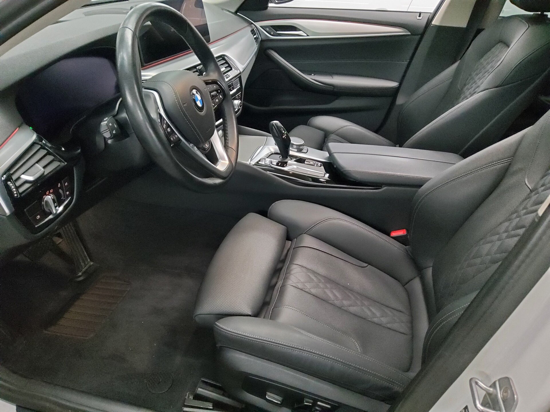 BMW 520dA Touring Leder Navi LED+ LC-Pro Pano StHzg 9