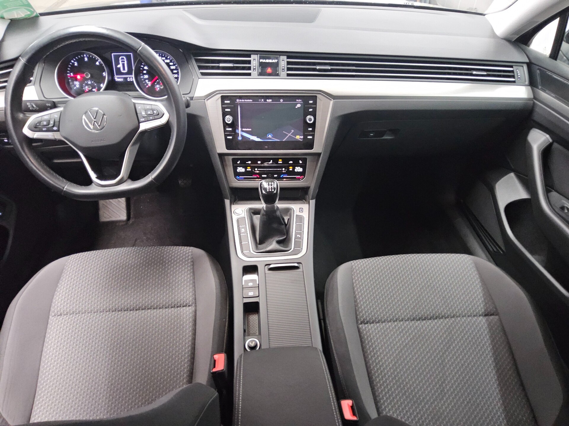 Volkswagen Passat Var. 2.0 TDI Navi LED ACC AHK PDC BT 5