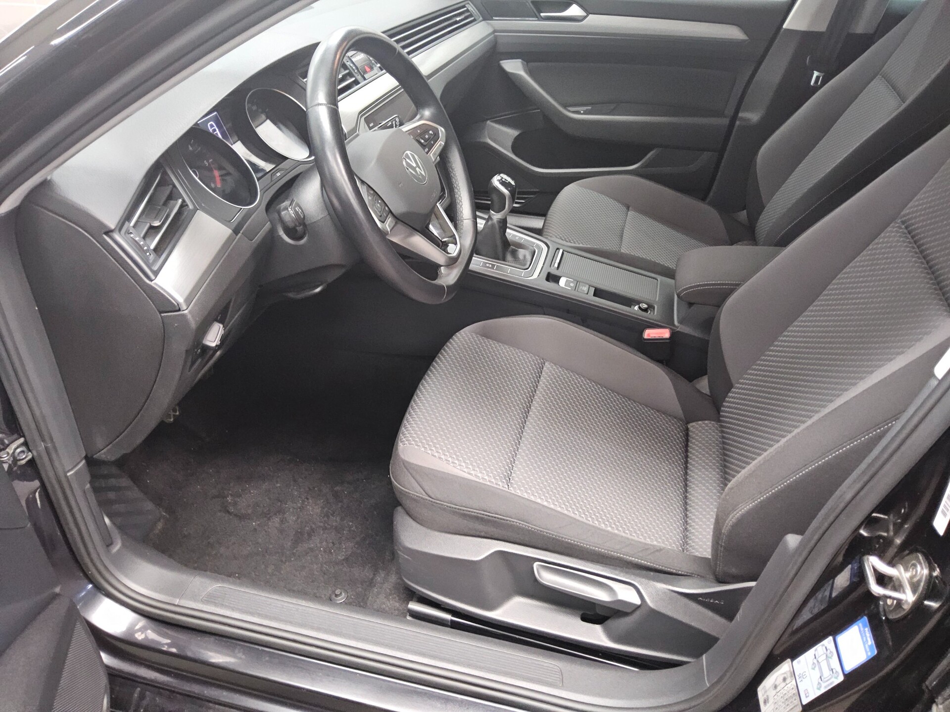 Volkswagen Passat Var. 2.0 TDI Navi LED ACC AHK PDC BT 8