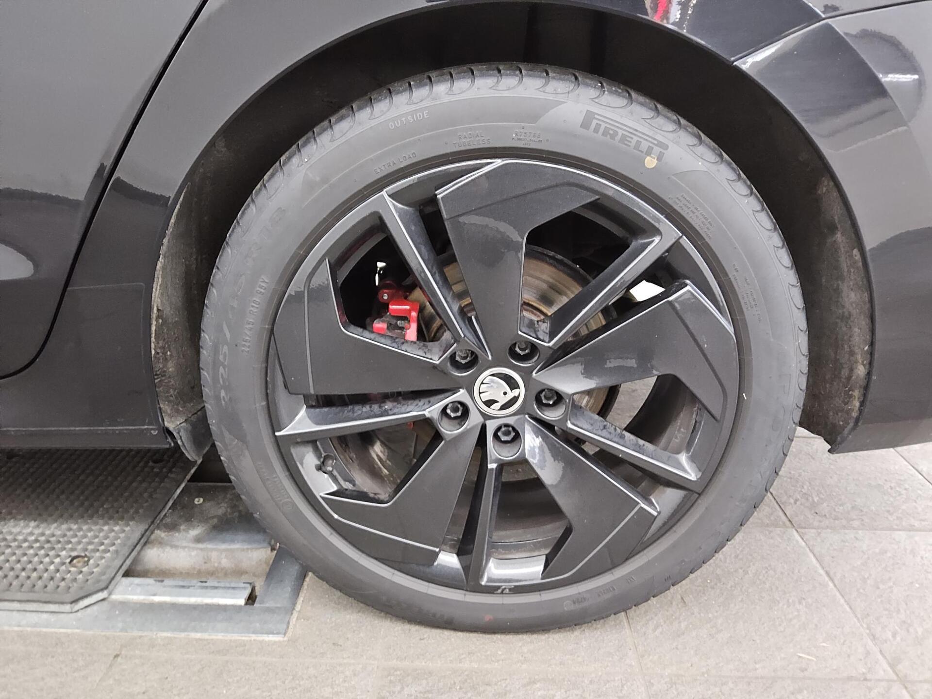 Skoda Octavia Kombi 2.0 TDI 4x4 RS Navi LED vc HuD RfK 11