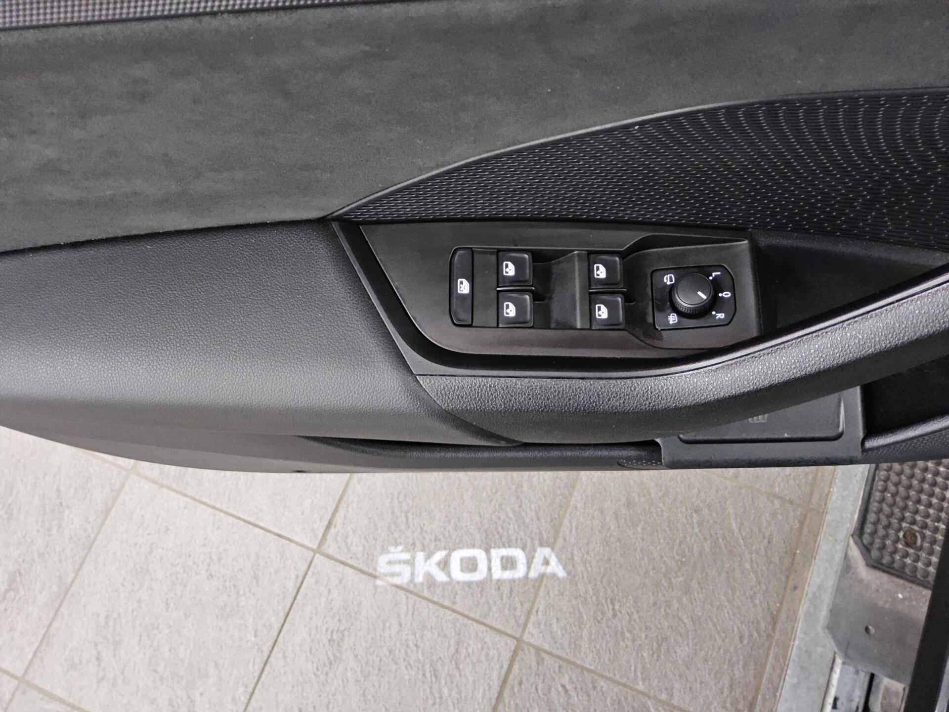 Skoda Octavia Kombi 2.0 TDI 4x4 RS Navi LED vc HuD RfK 10