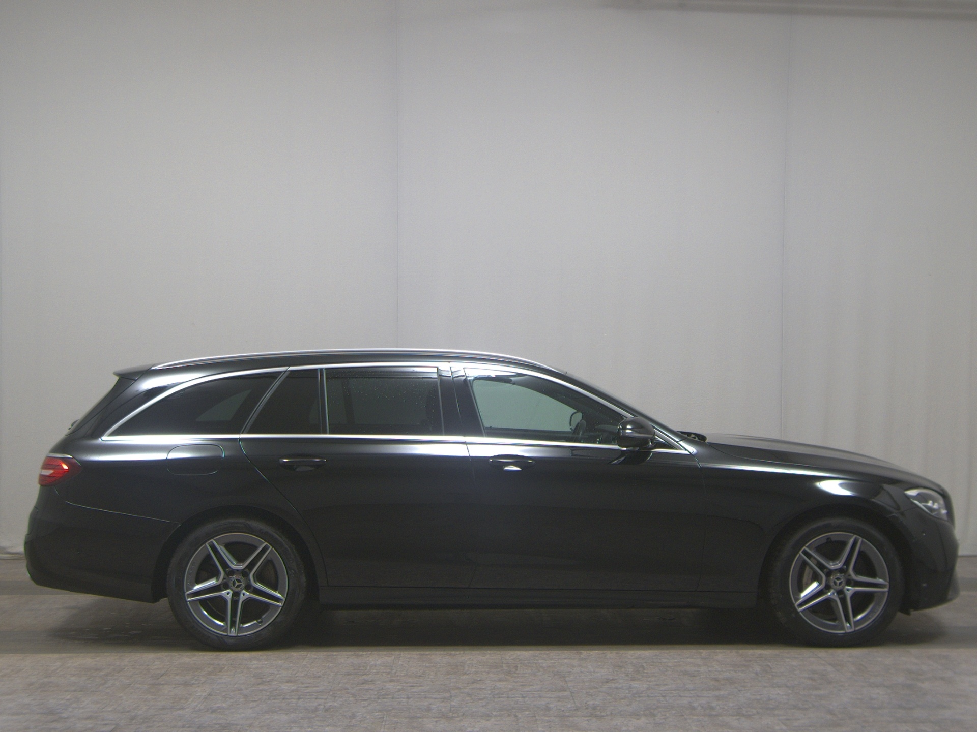 Mercedes-Benz E 300 T de AMG-Line Navi LED Widescreen AHK RfK