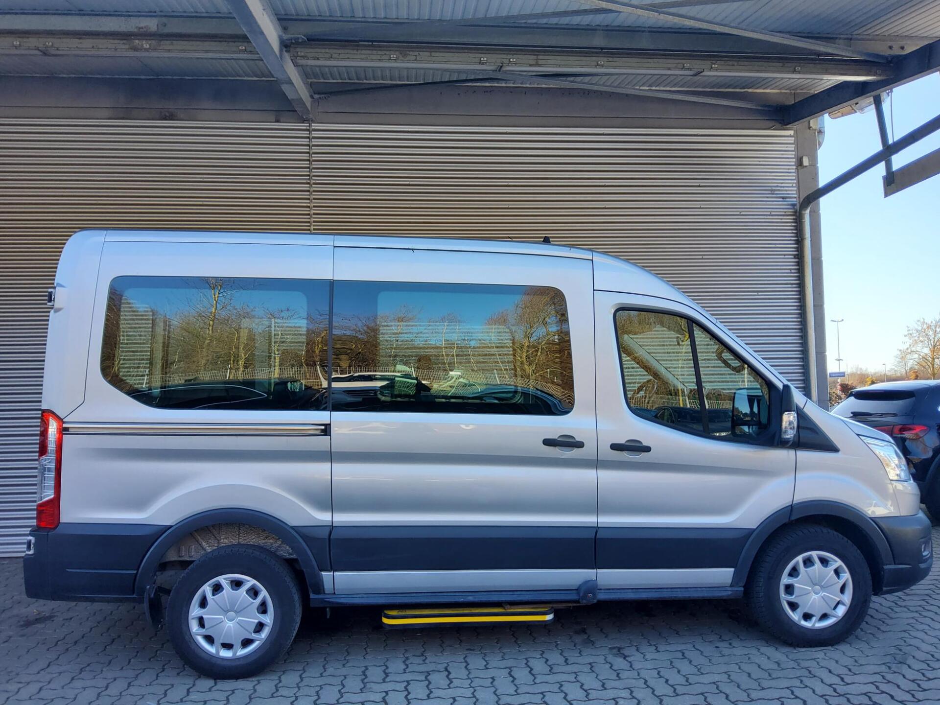 Ford Transit 2.0 TDCi FT 330 L2H2 9-Sitze RfK PDC