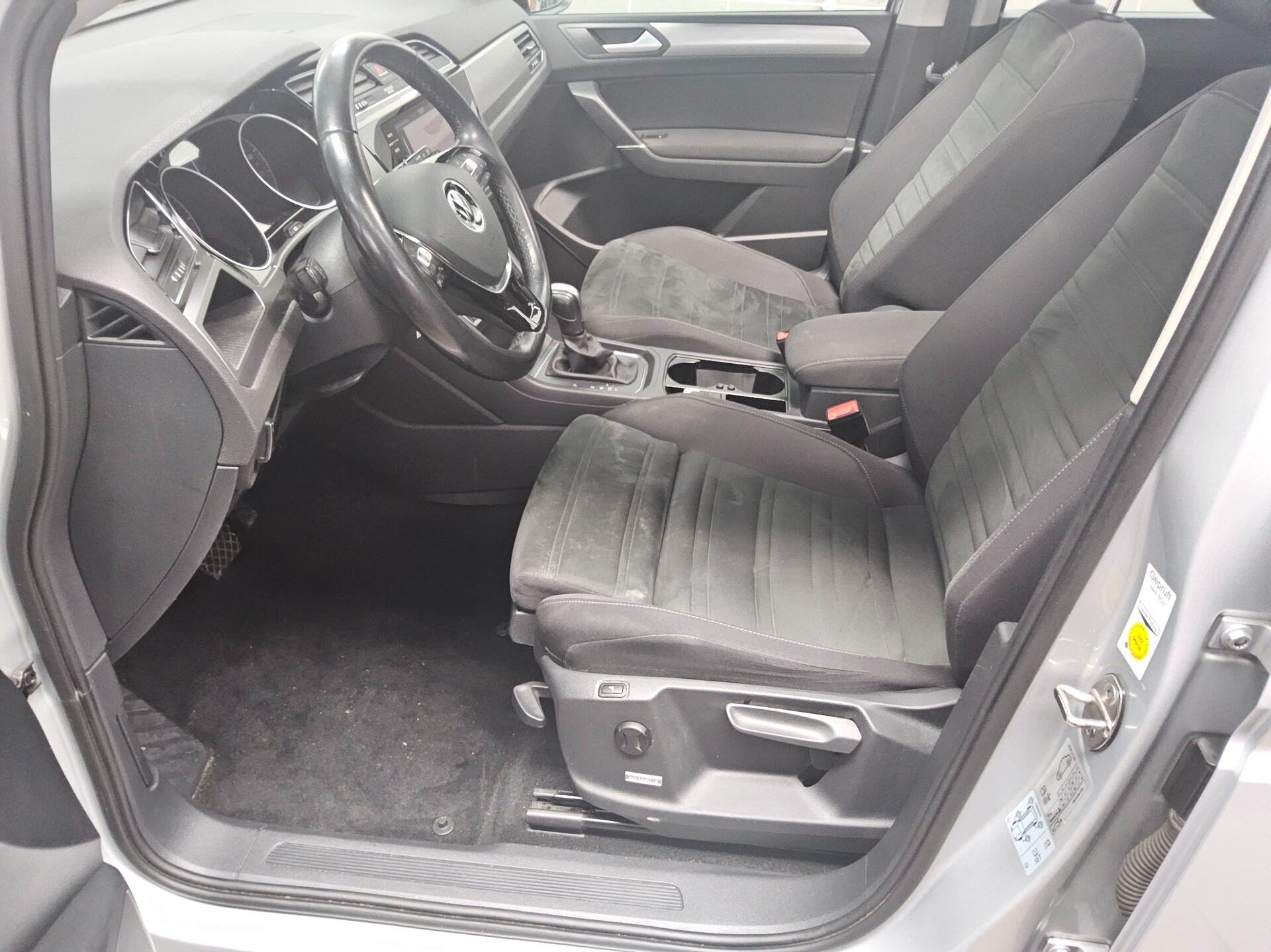 Volkswagen Touran 2.0 TDI Comf. Navi Panorama AHK Sthzg 8