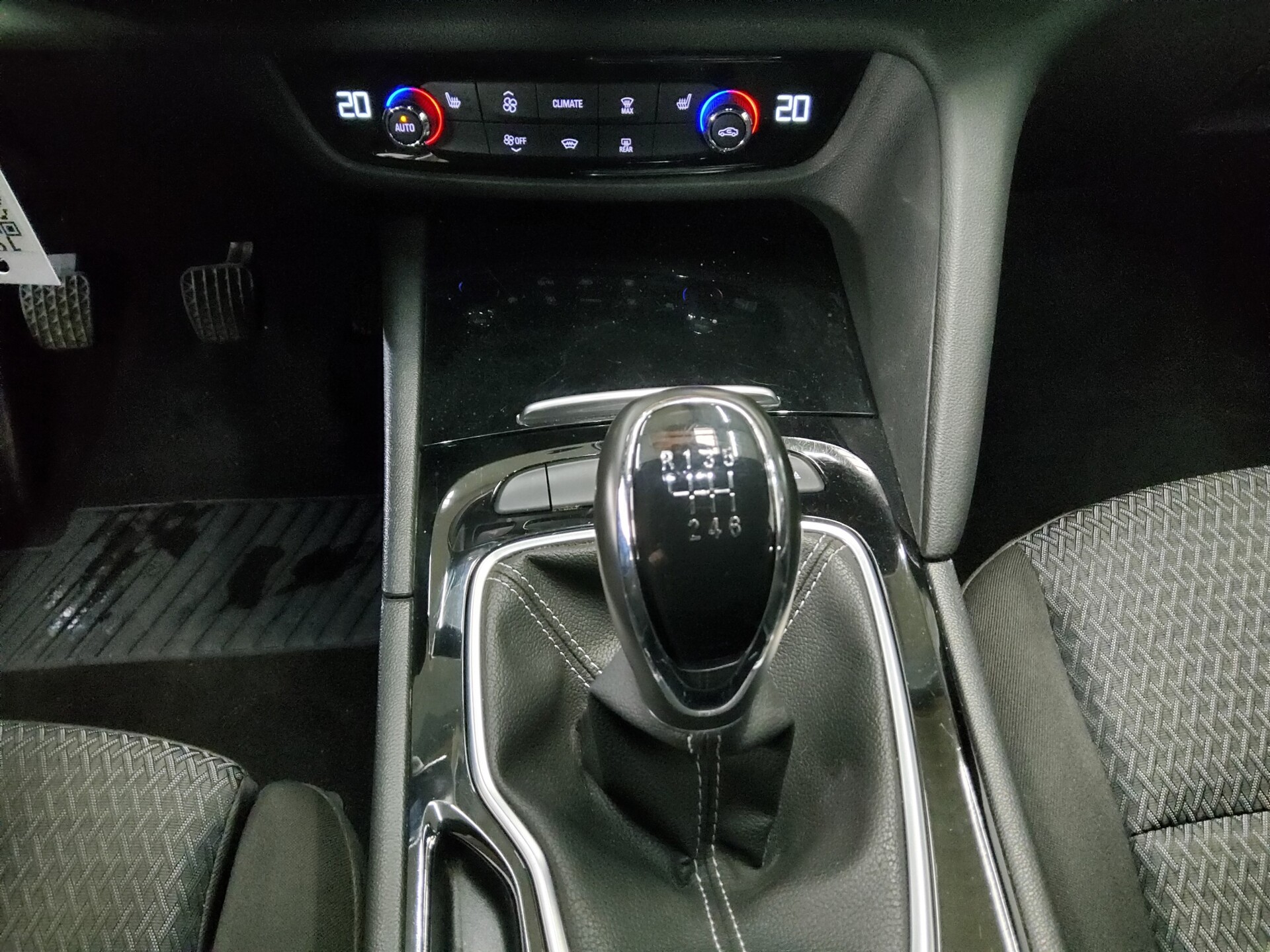 Opel Insignia ST 2.0 D Elegance Navi LED DAB AHK 6