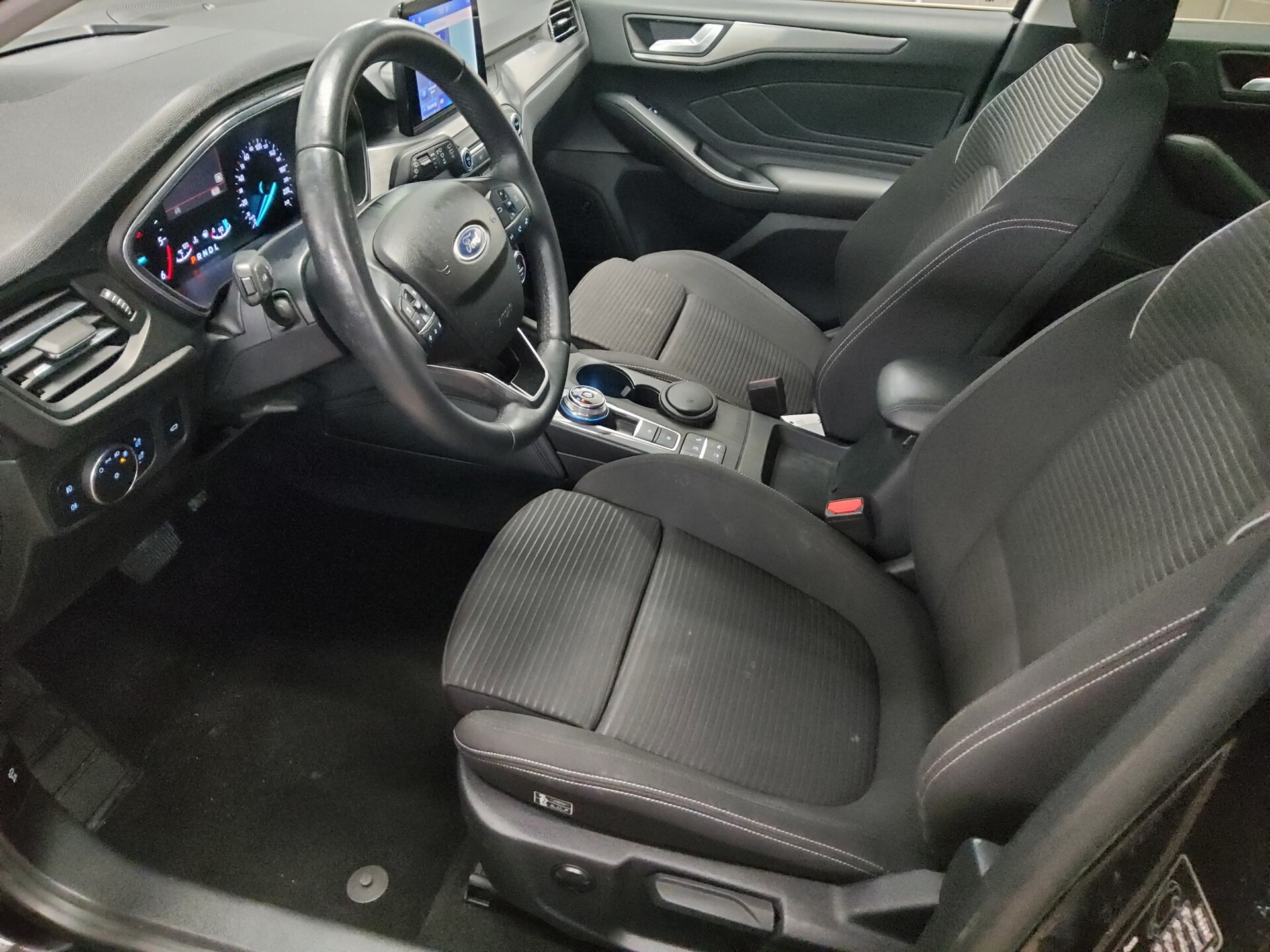 Ford Focus Turnier 2.0 EB Titanium Navi LED B&O AHK 8