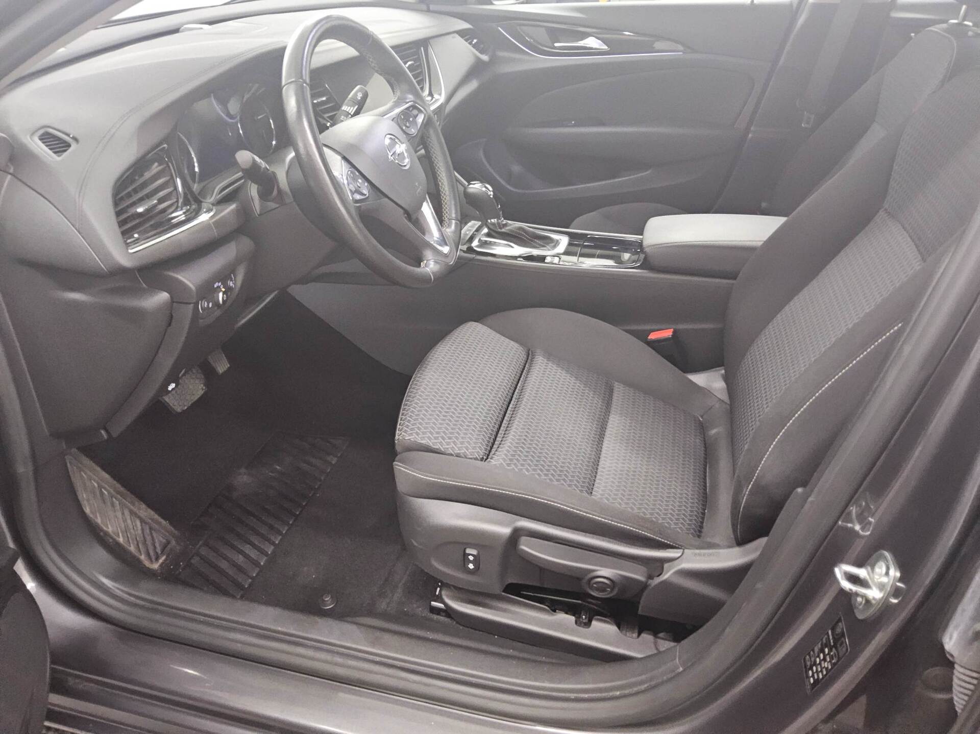 Opel Insignia 2.0 CDTI Business Ed. Navi LED Shz PDC 8