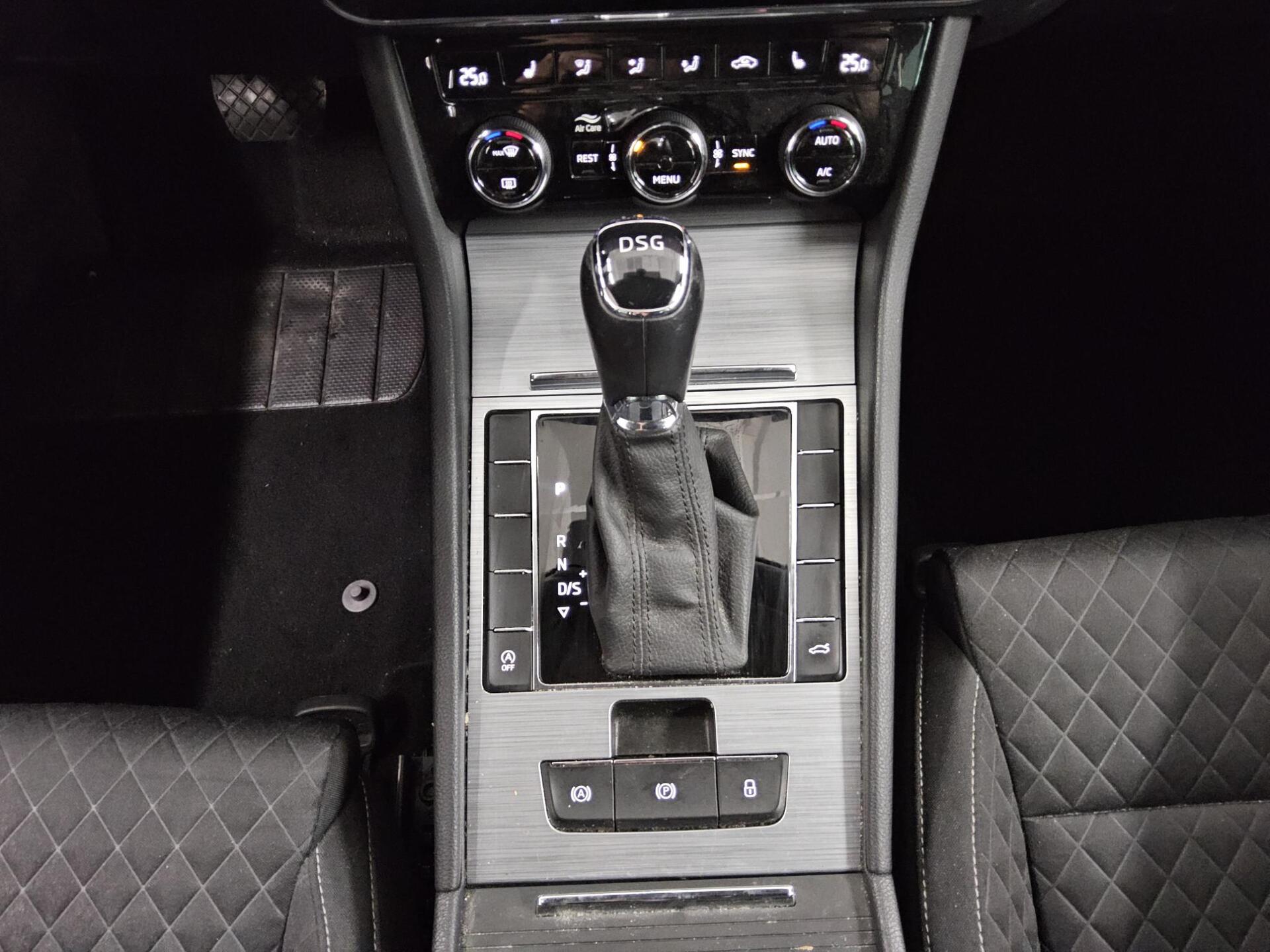 Skoda Superb Kombi 2.0 TDI Ambition Navi LED vc RFK 6