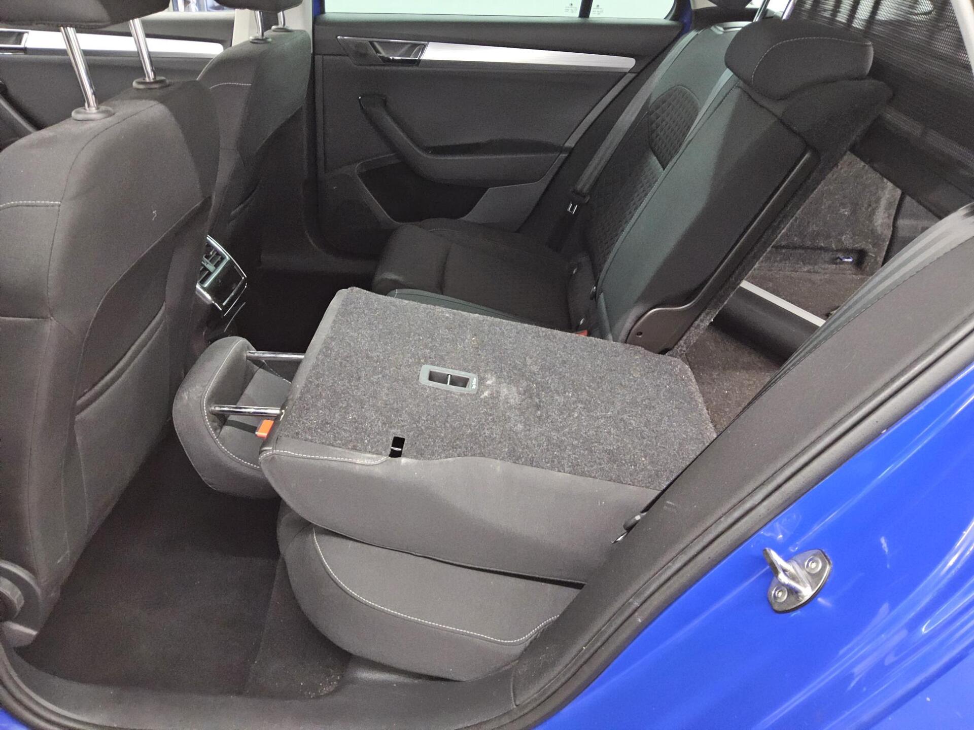 Skoda Superb Kombi 2.0 TDI Ambition Navi LED vc RFK 13