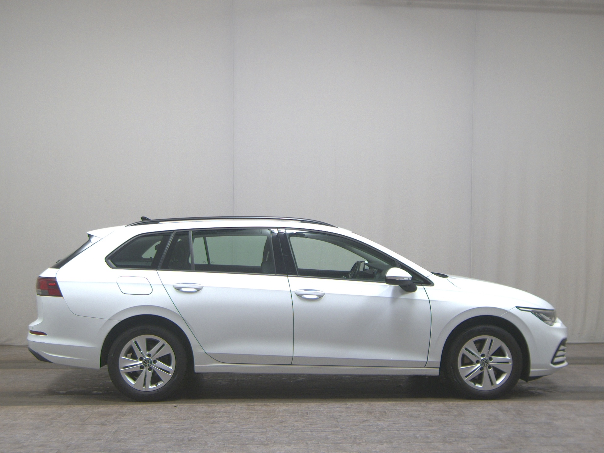 Volkswagen Golf-8 Var. 2.0 TDI Life Navi LED AID Shz PDC