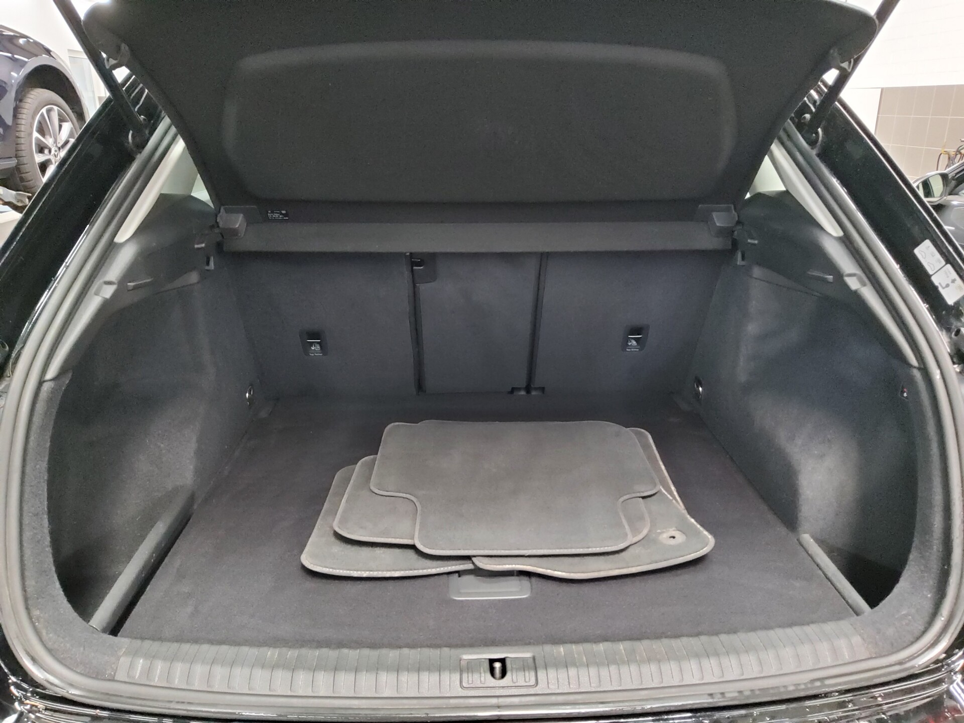 Audi Q3 35 TFSI Navi vc LED ACC PDC SHZ 10