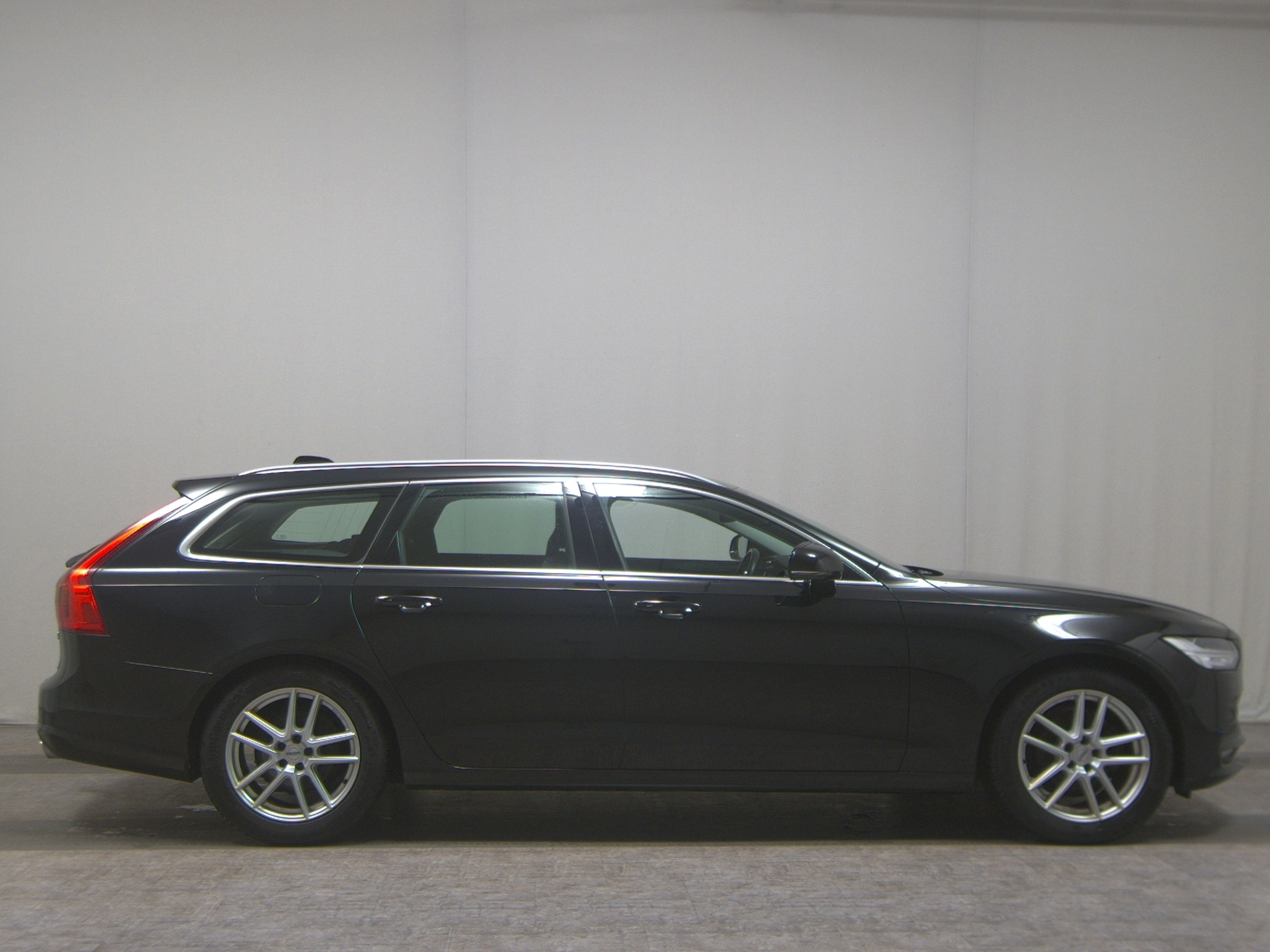 Volvo V90 D4 Momentum T-Leder AHK Navi LED