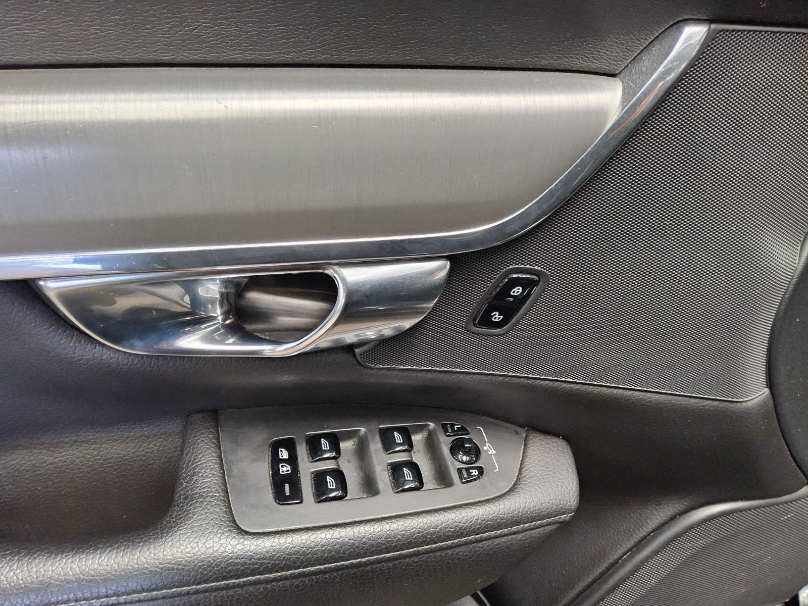 Volvo V90 D4 Momentum T-Leder AHK Navi LED 10