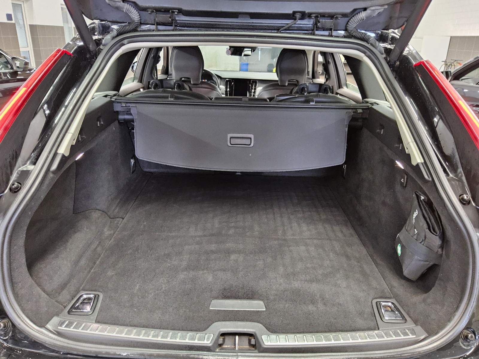 Volvo V90 D4 Momentum T-Leder AHK Navi LED 12