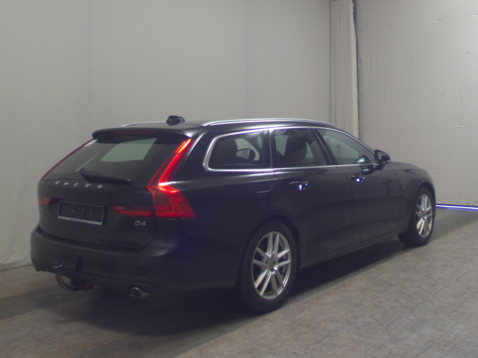 Volvo V90 D4 Momentum T-Leder AHK Navi LED 4