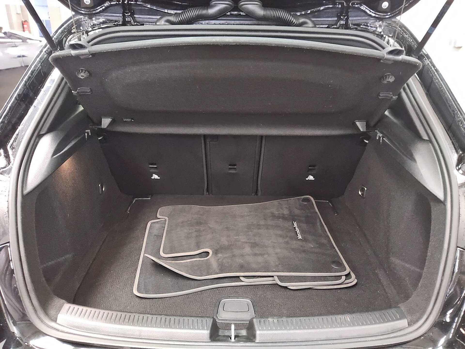 Mercedes-Benz A 200 d Progressive T-Leder Navi LED MBUX RfK 12