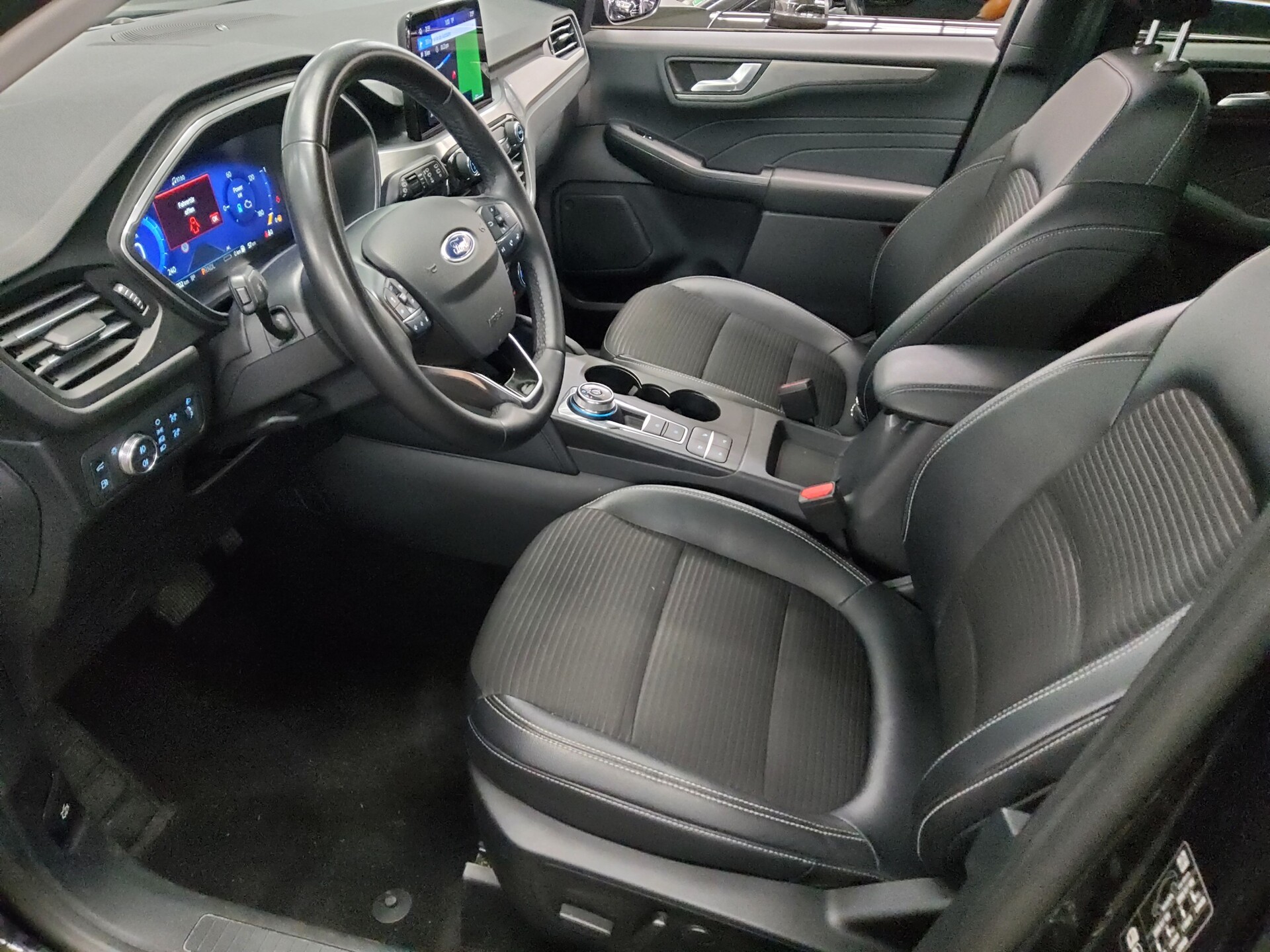 Ford Kuga 2.5 Duratec T-Leder Navi LED AHK PDC Shz 9