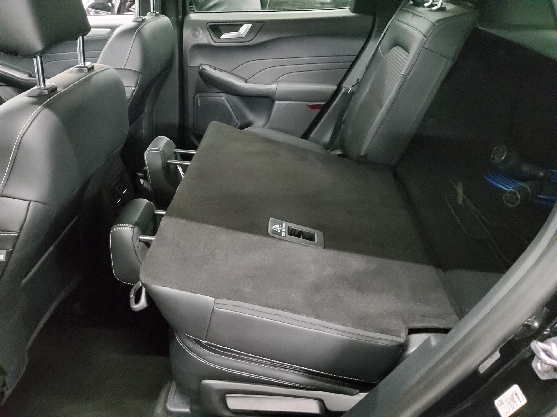 Ford Kuga 2.5 Duratec T-Leder Navi LED AHK PDC Shz 12