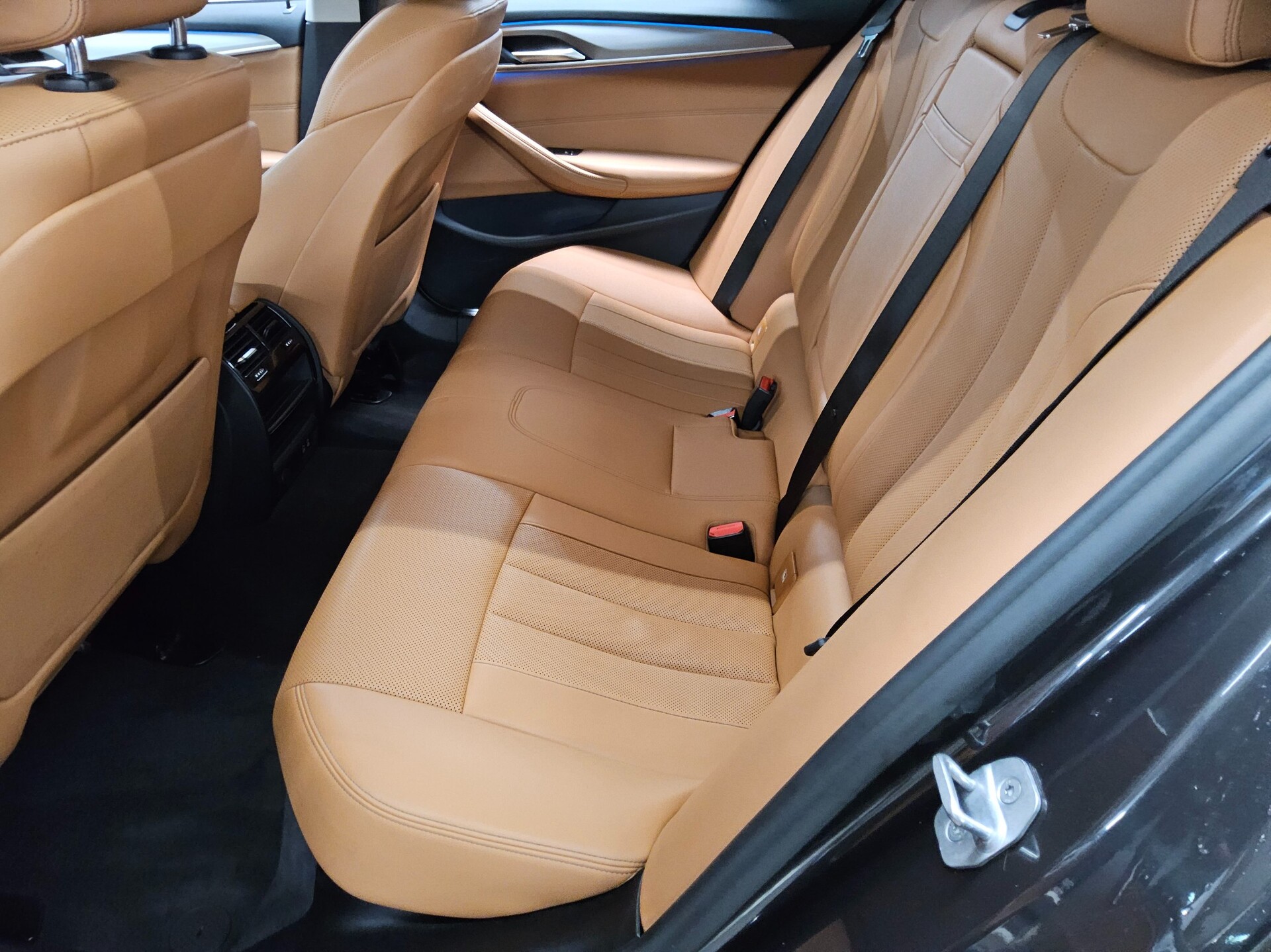 BMW 530e Touring Leder Navi LED LC-Pro AHK ACC Shz 13