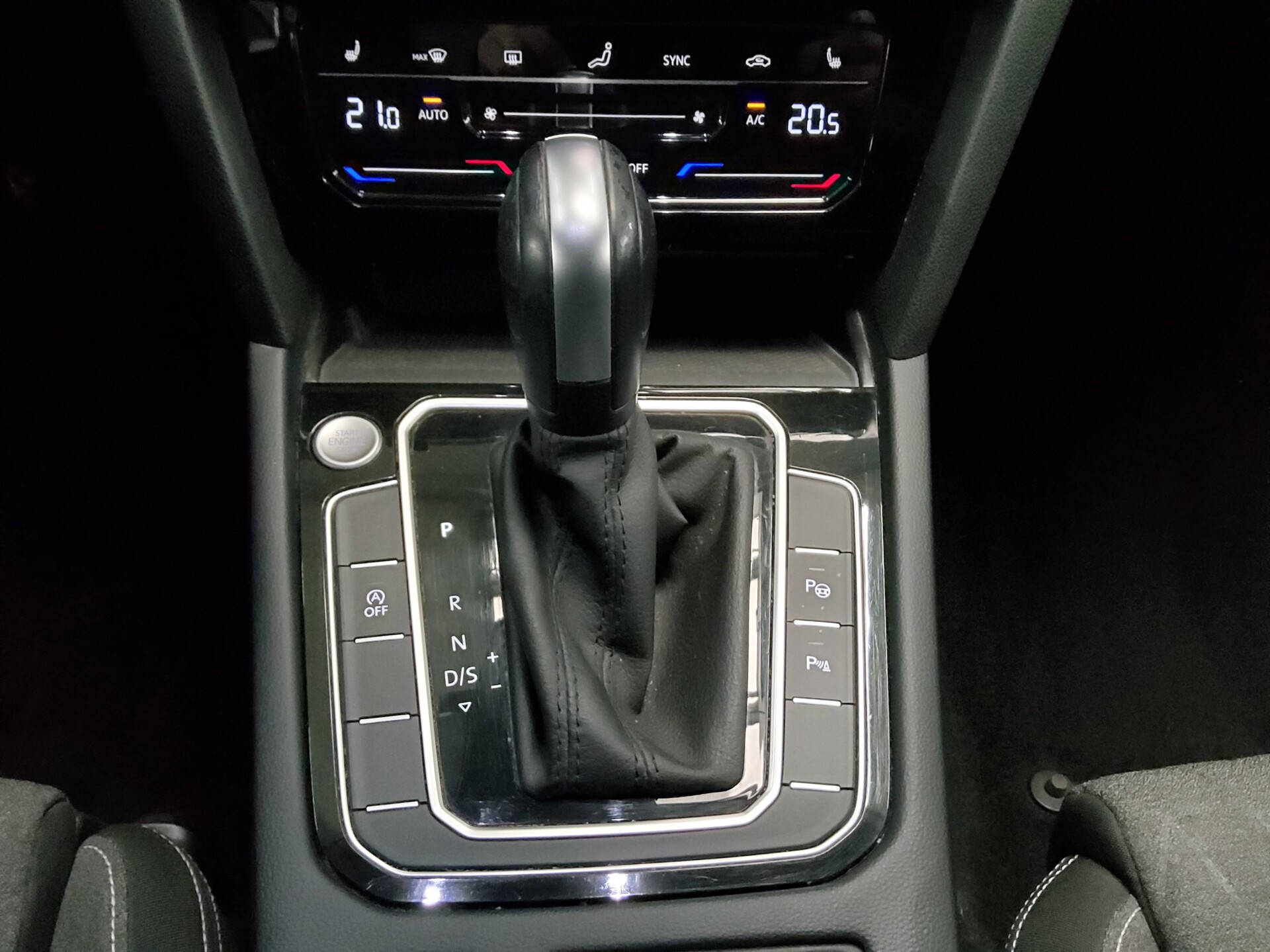 Volkswagen Passat Var. 2.0 TDI Business Navi LED RfK AHK 6