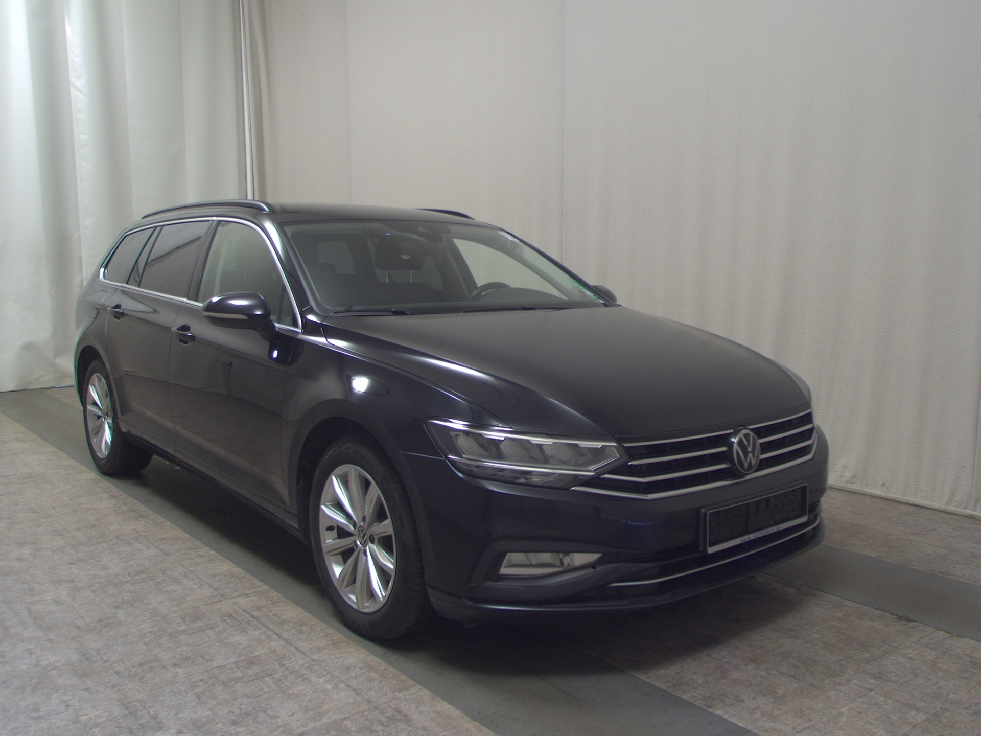 Volkswagen Passat Var. 2.0 TDI Business Navi LED RfK AHK 3