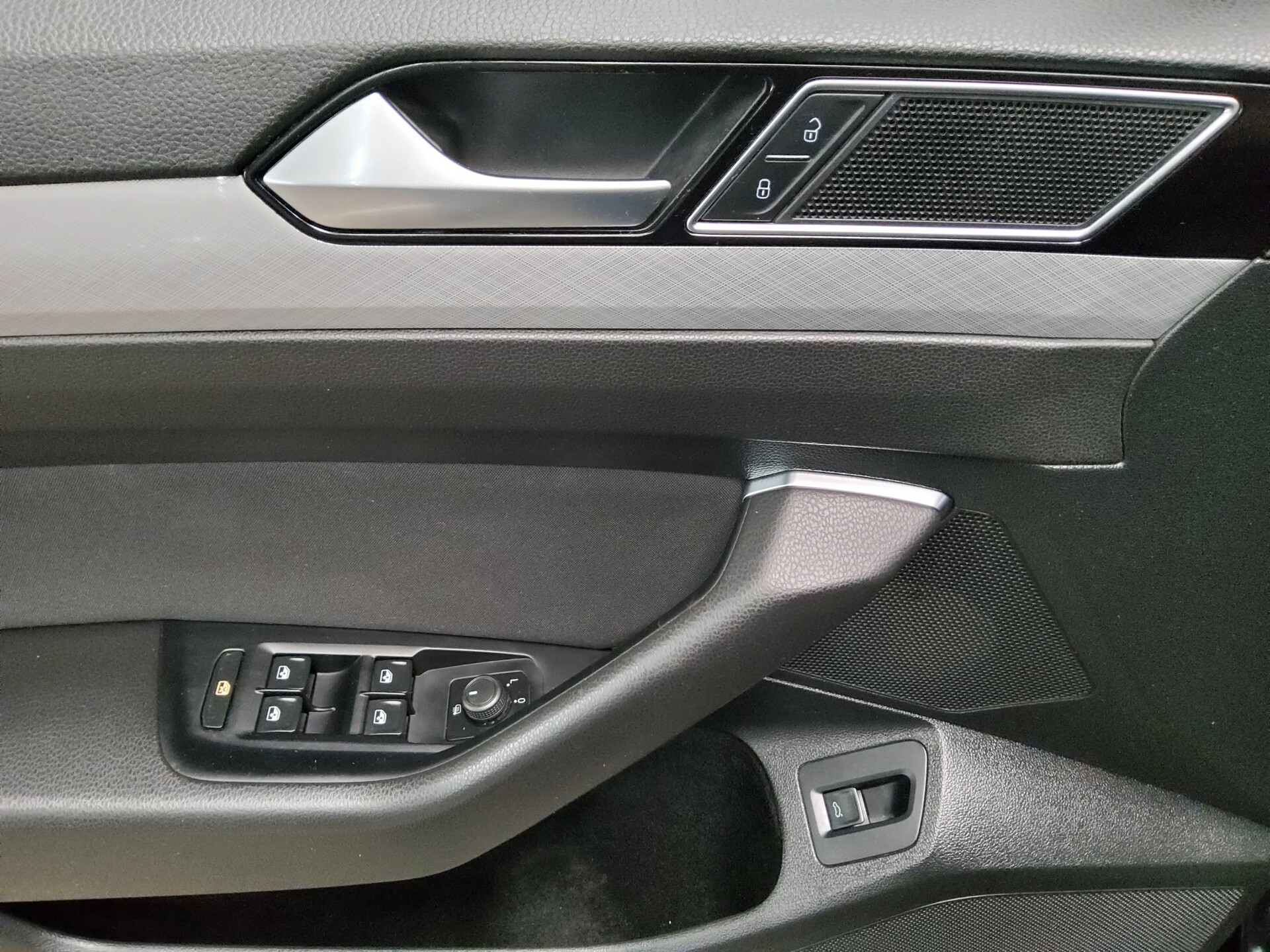 Volkswagen Passat Var. 2.0 TDI Business Navi LED RfK AHK 9