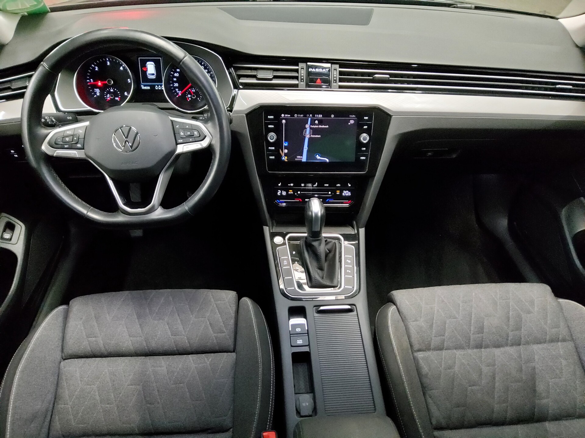 Volkswagen Passat Var. 2.0 TDI Business Navi LED RfK AHK 5