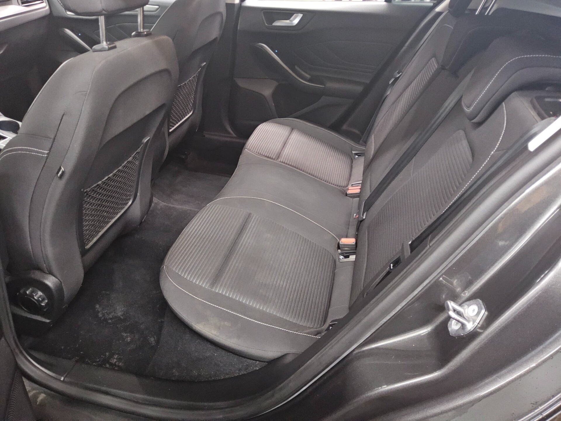 Ford Focus 1.5 EB Titanium Navi LED ACC AHK Shz PDC 12