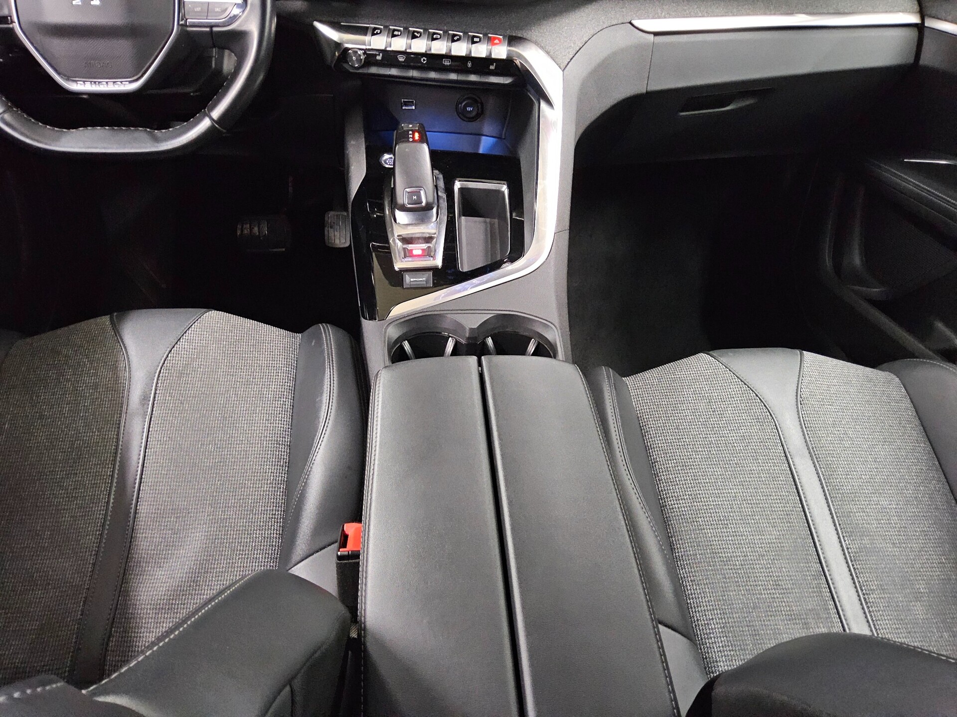 Peugeot 5008 1.5 BlueHDi 130 Allure 7-Sitzer T-Leder RfK 6