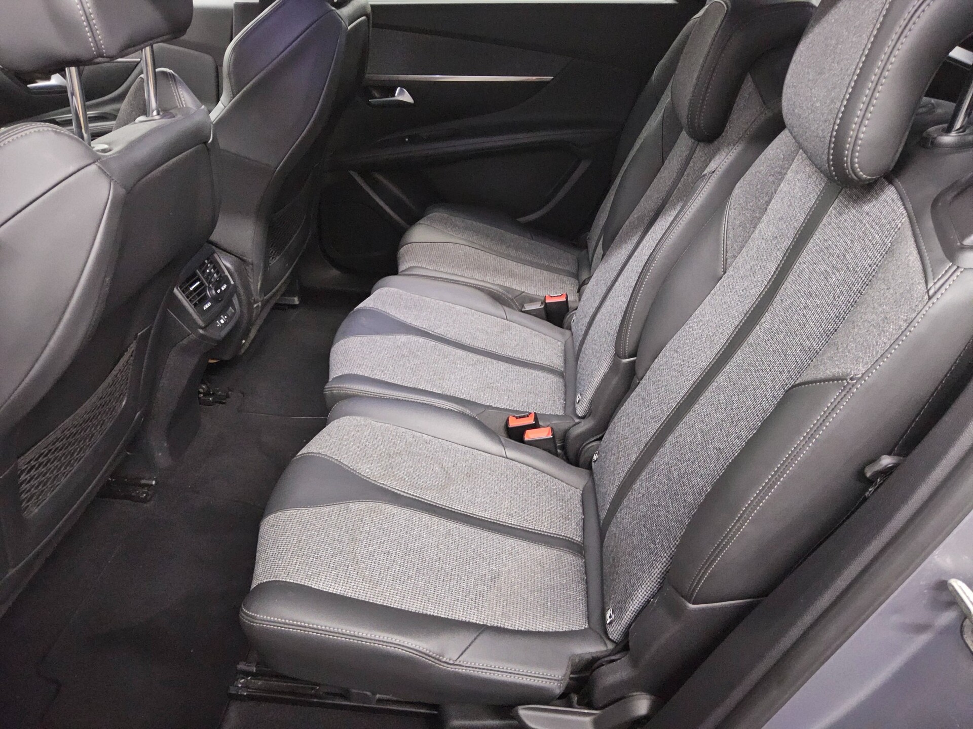 Peugeot 5008 1.5 BlueHDi 130 Allure 7-Sitzer T-Leder RfK 13