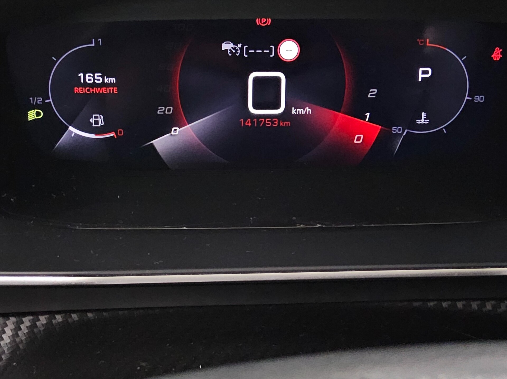 Peugeot 2008 1.5 BlueHDi 130 Allure RfK AHK PDC 8