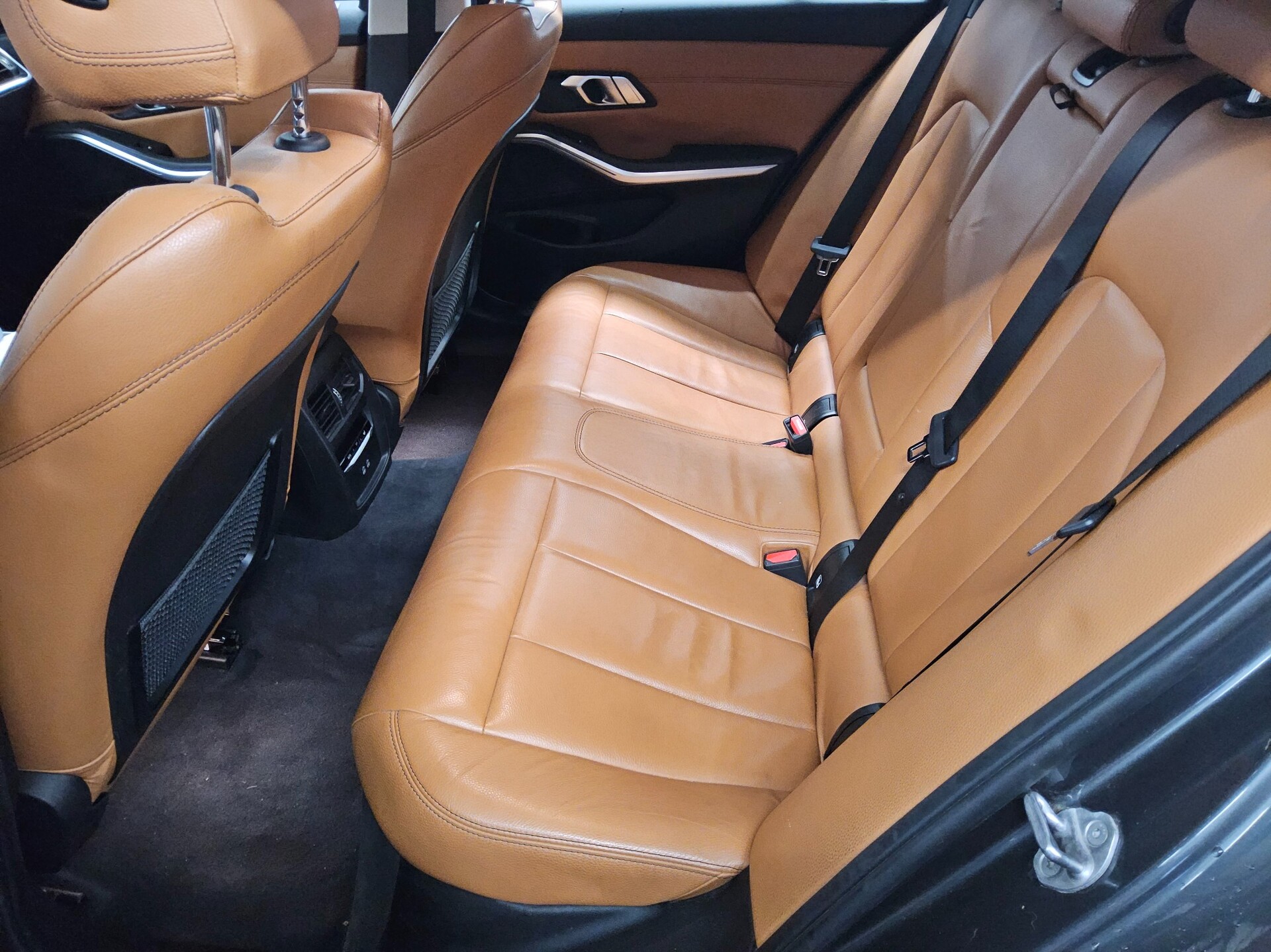 BMW 320dA Touring Sport-Line Leder Navi LED LC AHK 13