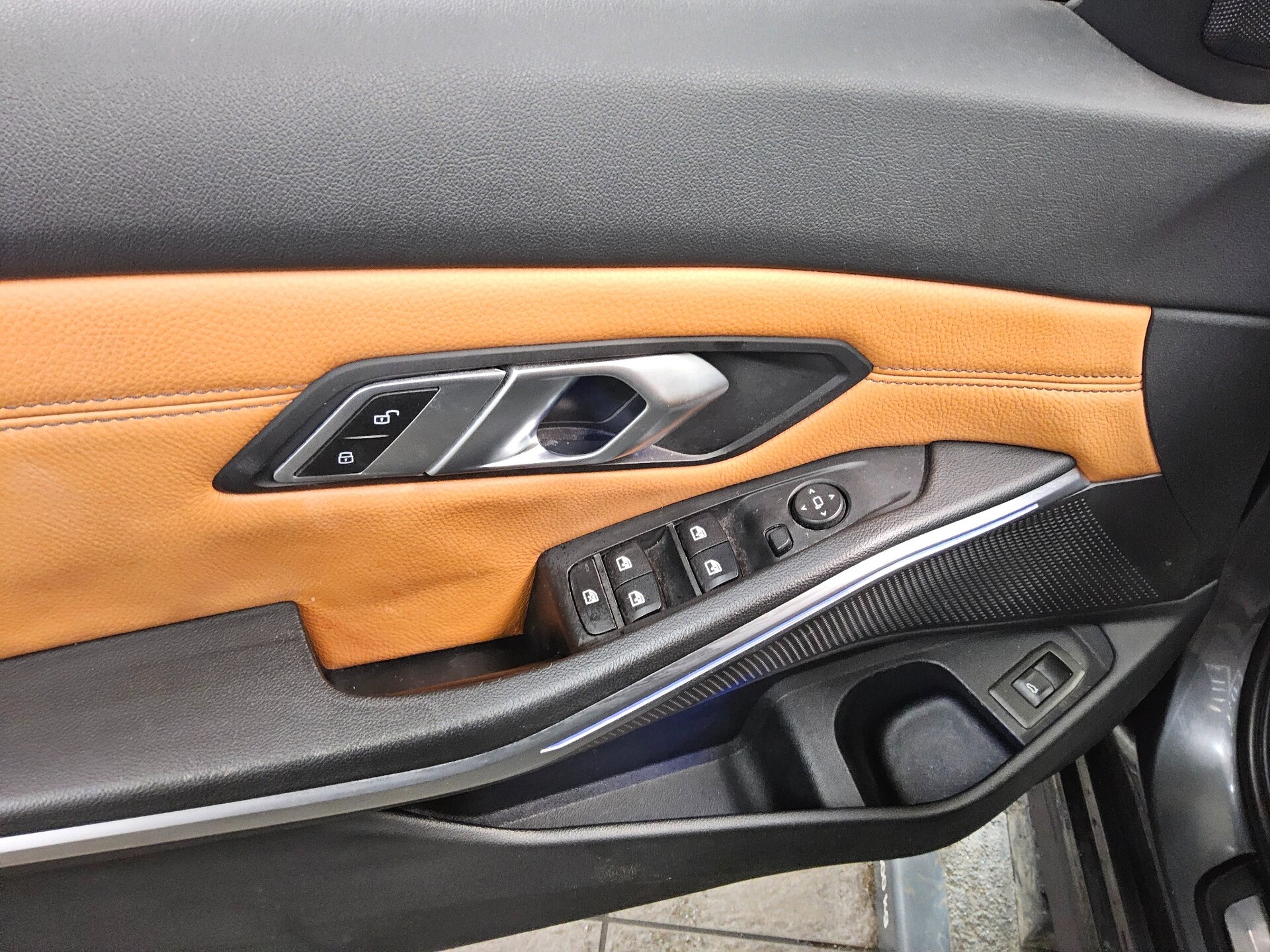 BMW 320dA Touring Sport-Line Leder Navi LED LC AHK 10