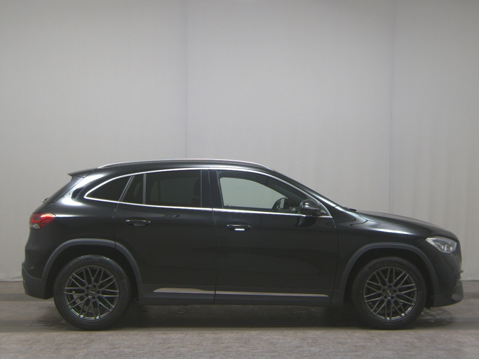 Mercedes-Benz GLA 200 d AMG-Line Navi LED MBUX RfK AHK PDC Shz