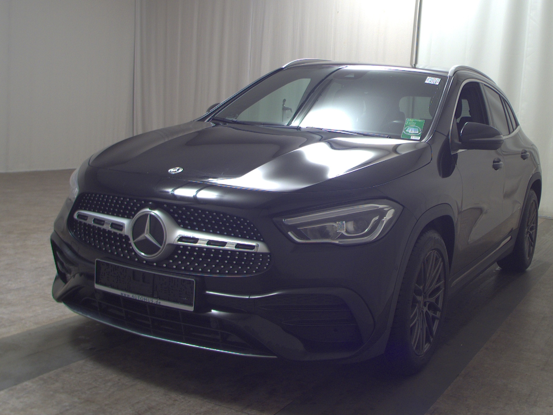 Mercedes-Benz GLA 200 d AMG-Line Navi LED MBUX RfK AHK PDC Shz 2