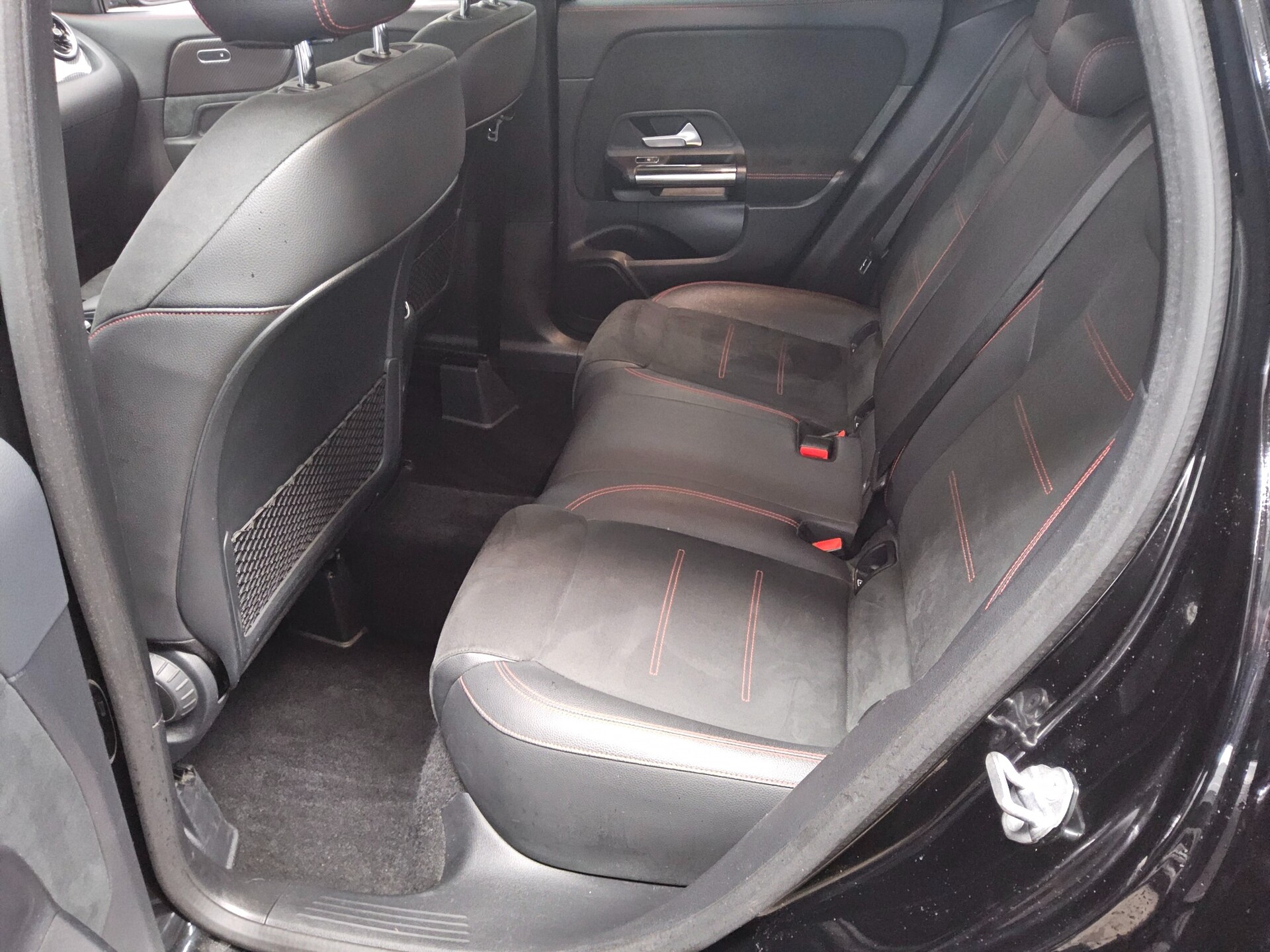 Mercedes-Benz GLA 200 d AMG-Line Navi LED MBUX RfK AHK PDC Shz 13