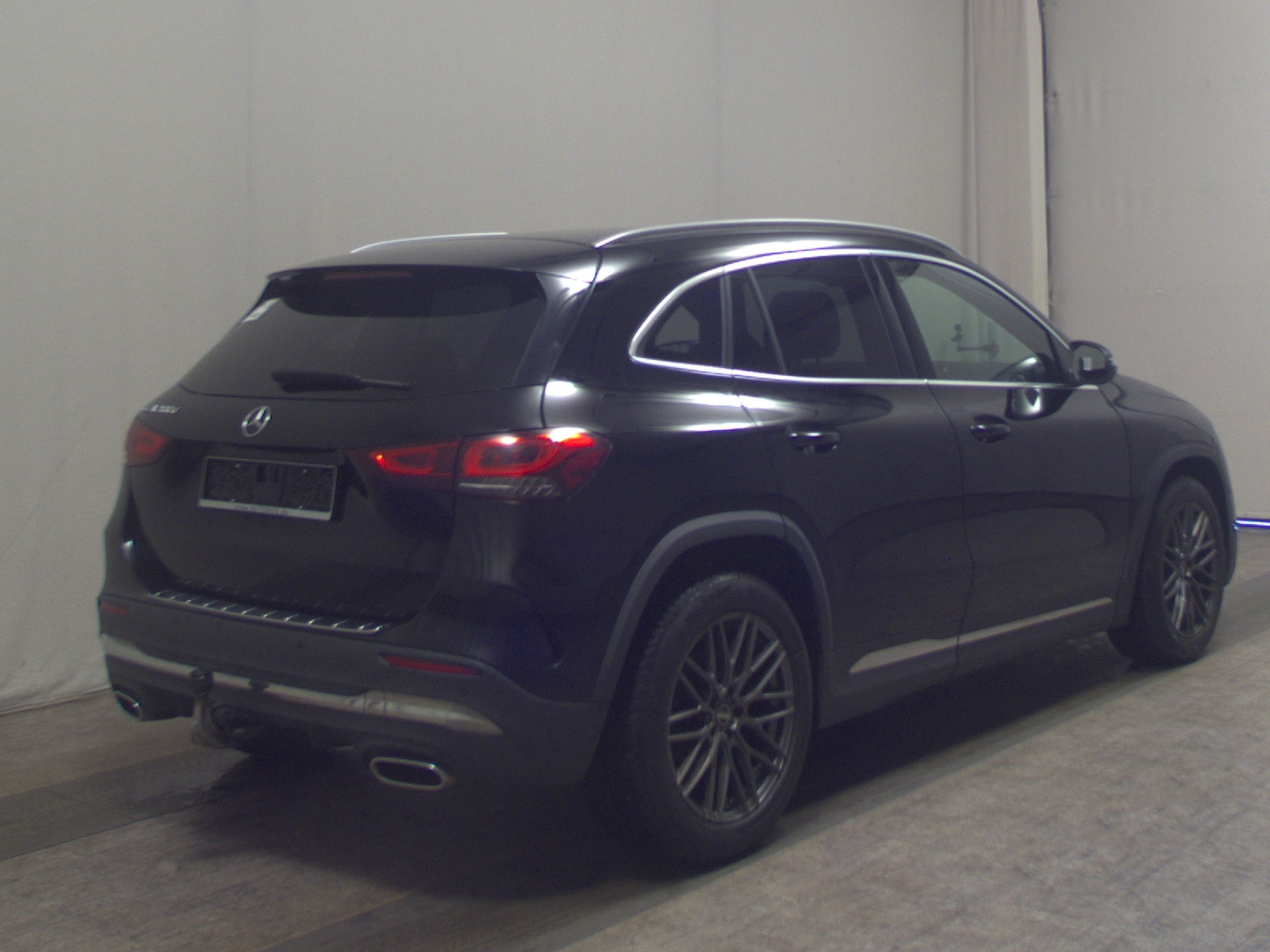 Mercedes-Benz GLA 200 d AMG-Line Navi LED MBUX RfK AHK PDC Shz 4