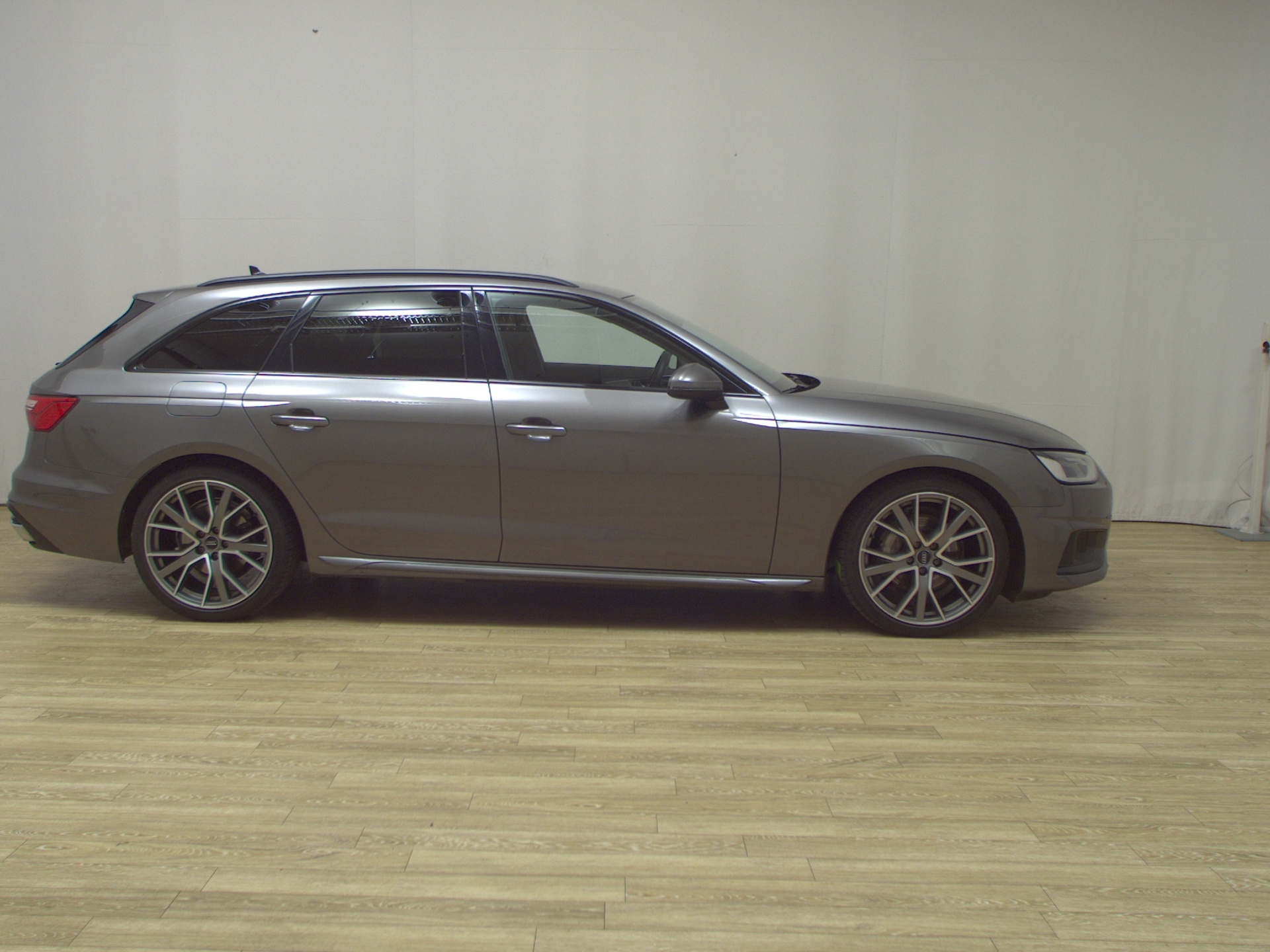 Audi A4 Avant 40 TDI advanced Navi LED B&O StHzg AHK