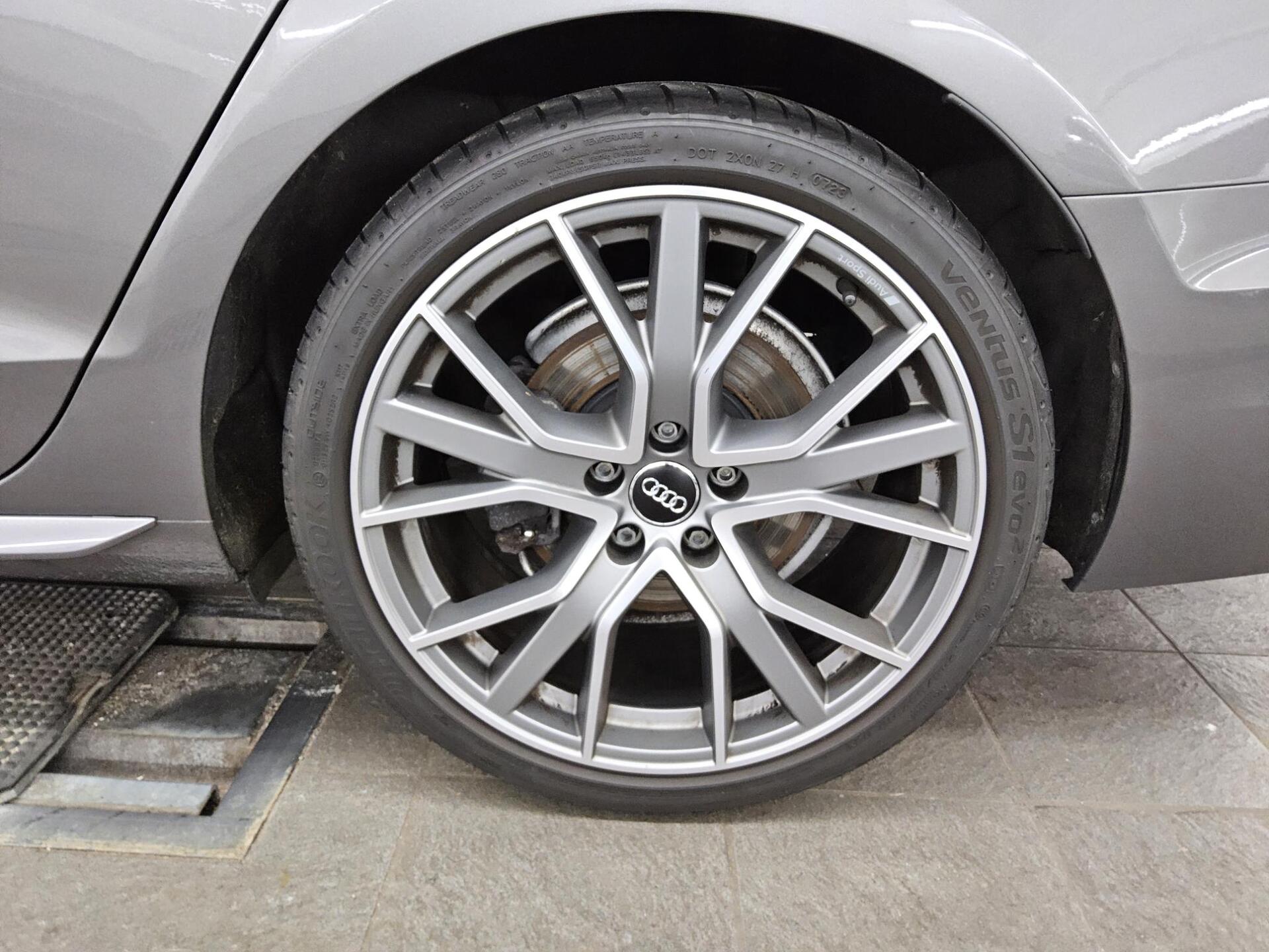 Audi A4 Avant 40 TDI advanced Navi LED B&O StHzg AHK 10