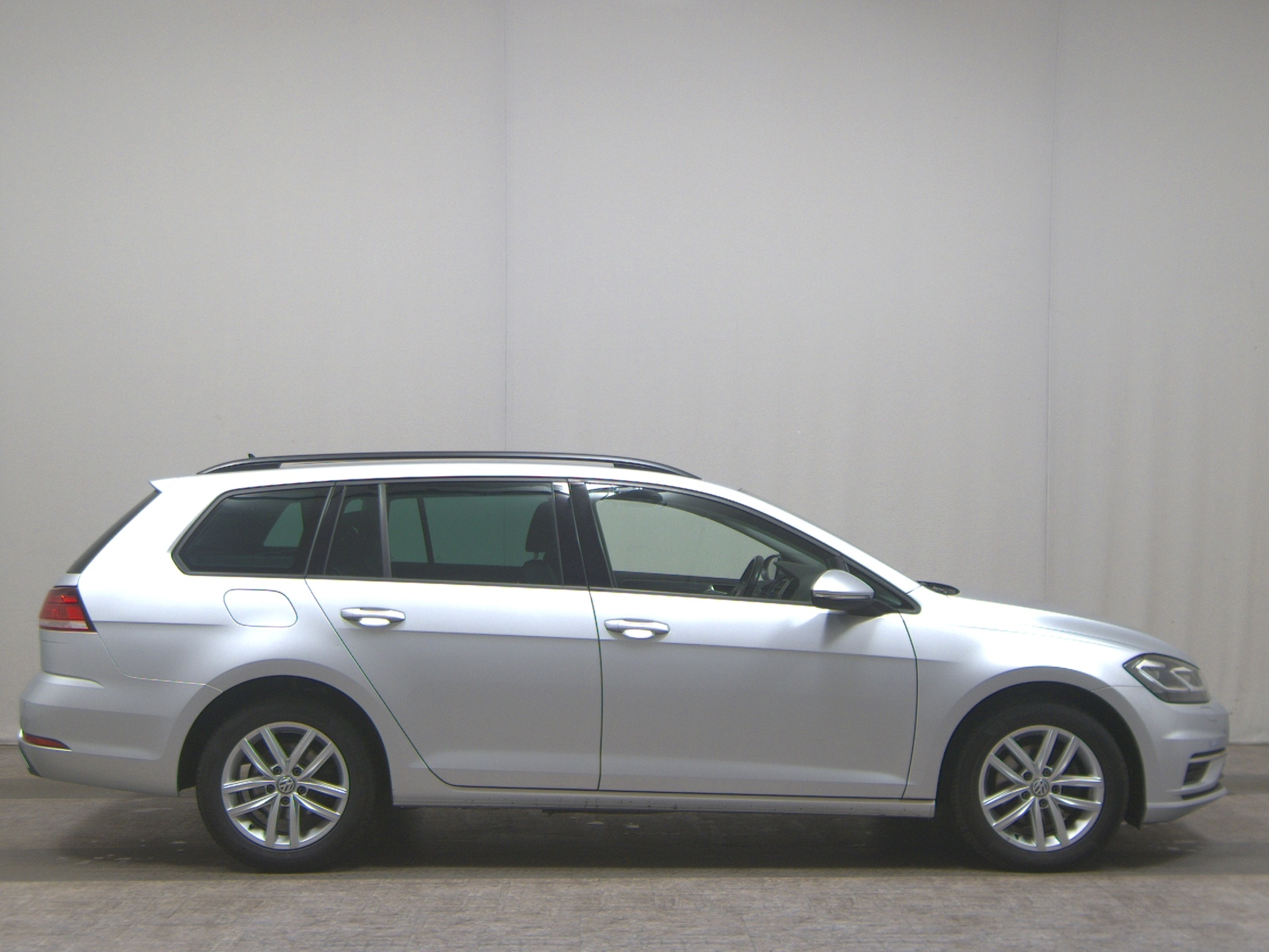 Volkswagen Golf-7 Var. 2.0 TDI Comf. Navi LED AID RFK