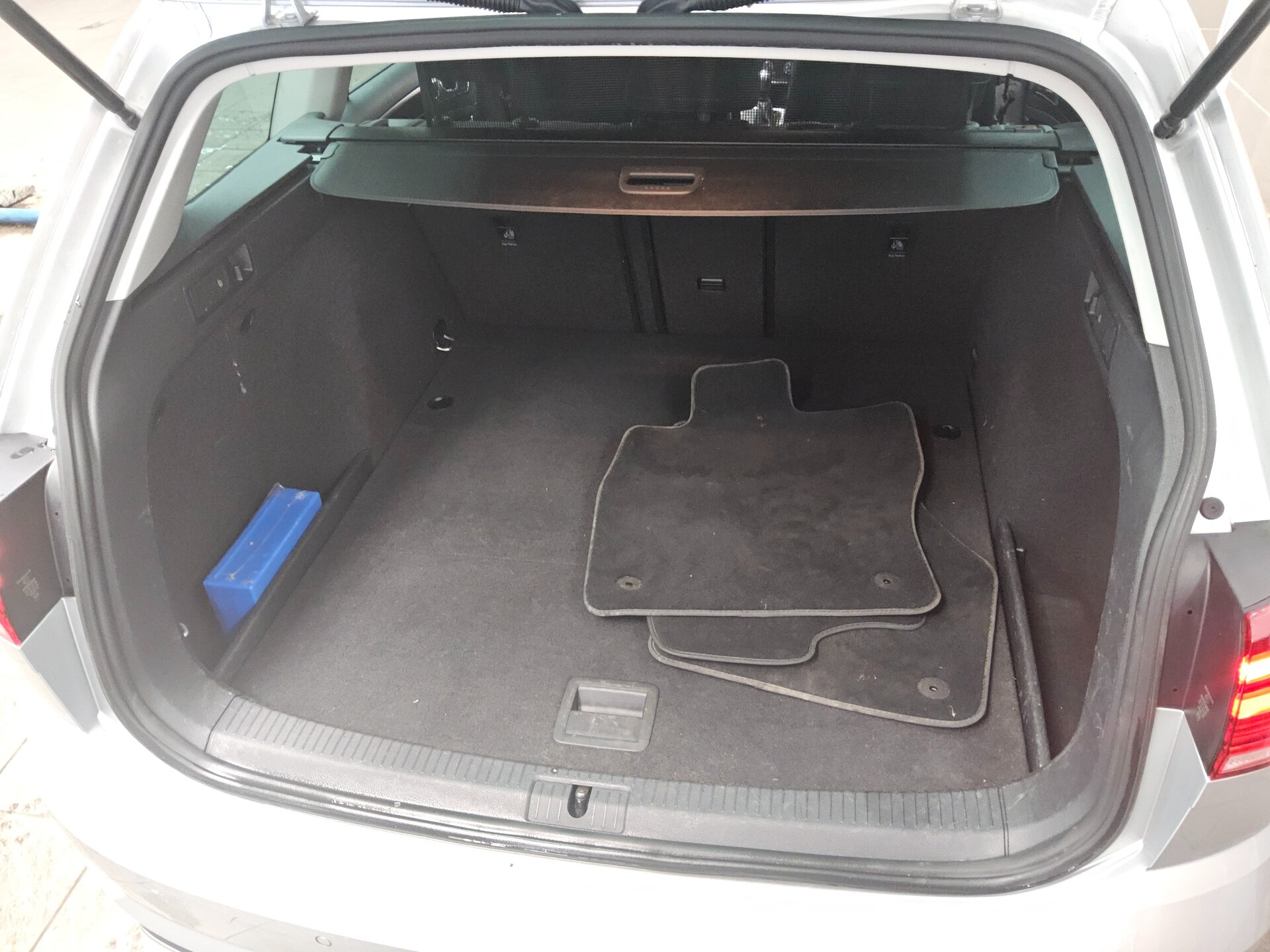 Volkswagen Golf-7 Var. 2.0 TDI Comf. Navi LED AID RFK 12