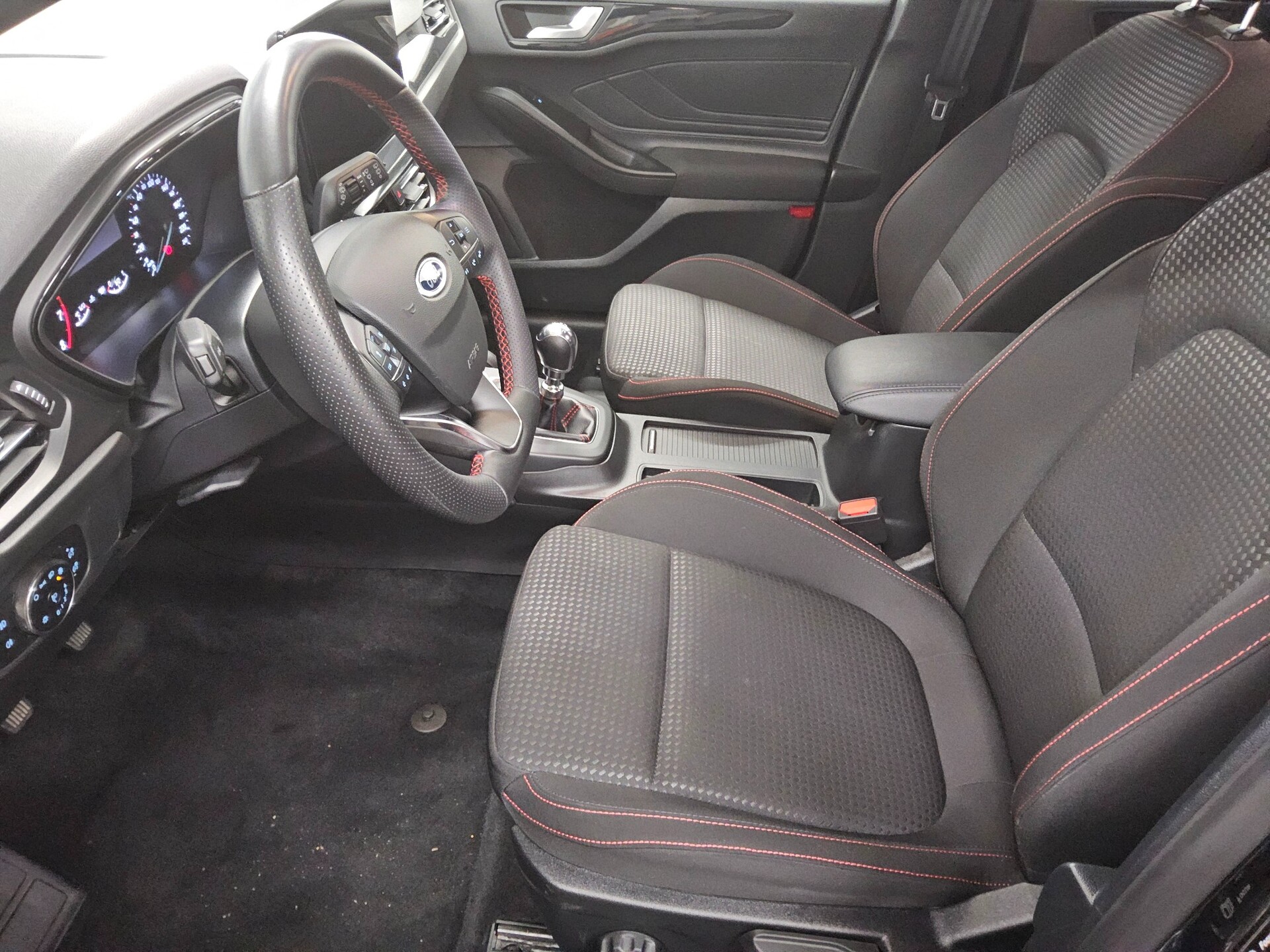 Ford Focus Turnier 1.0 EB ST-Line Navi LED RFK SHZ 8