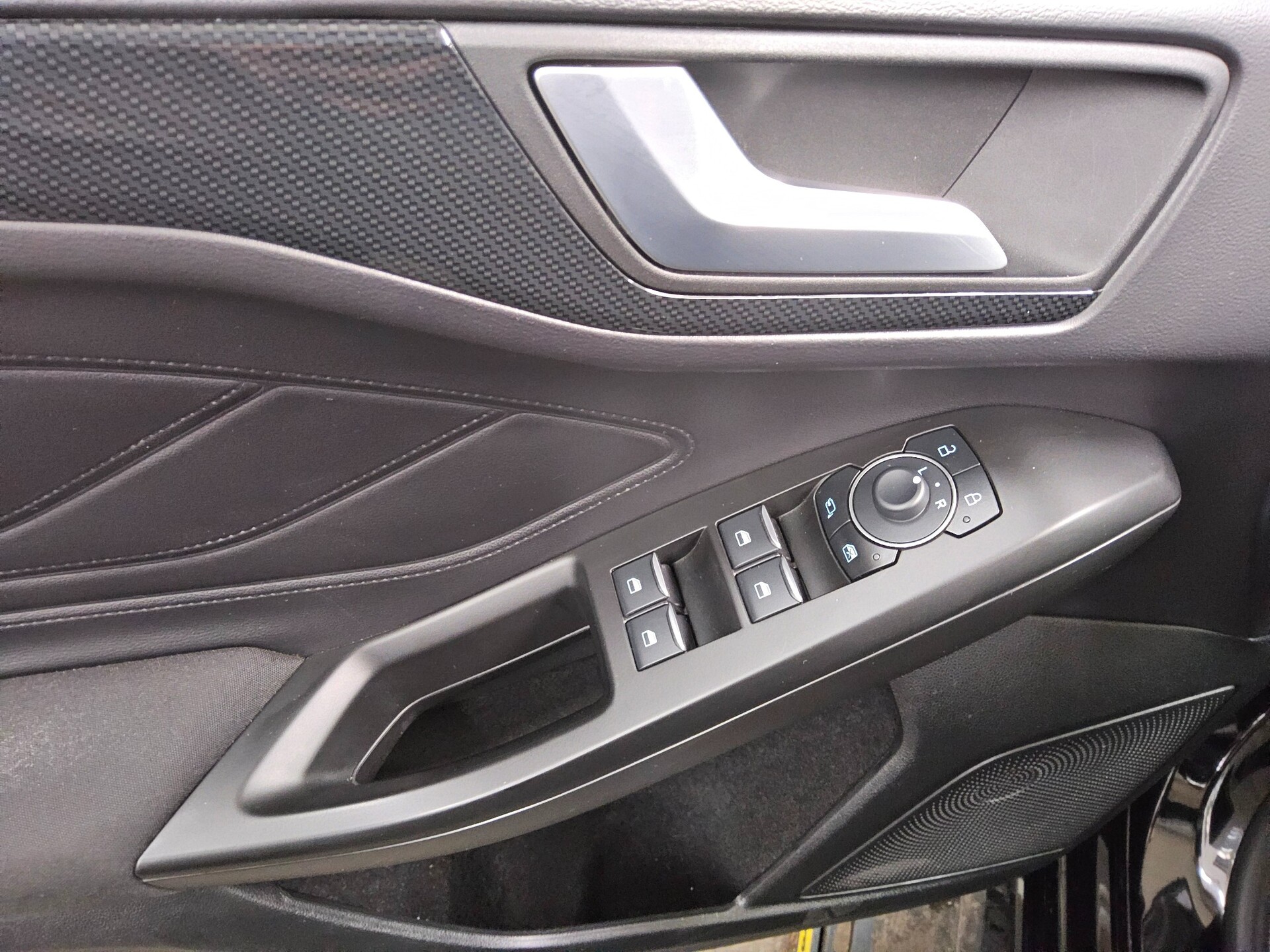 Ford Focus Turnier 1.0 EB ST-Line Navi LED RFK SHZ 9