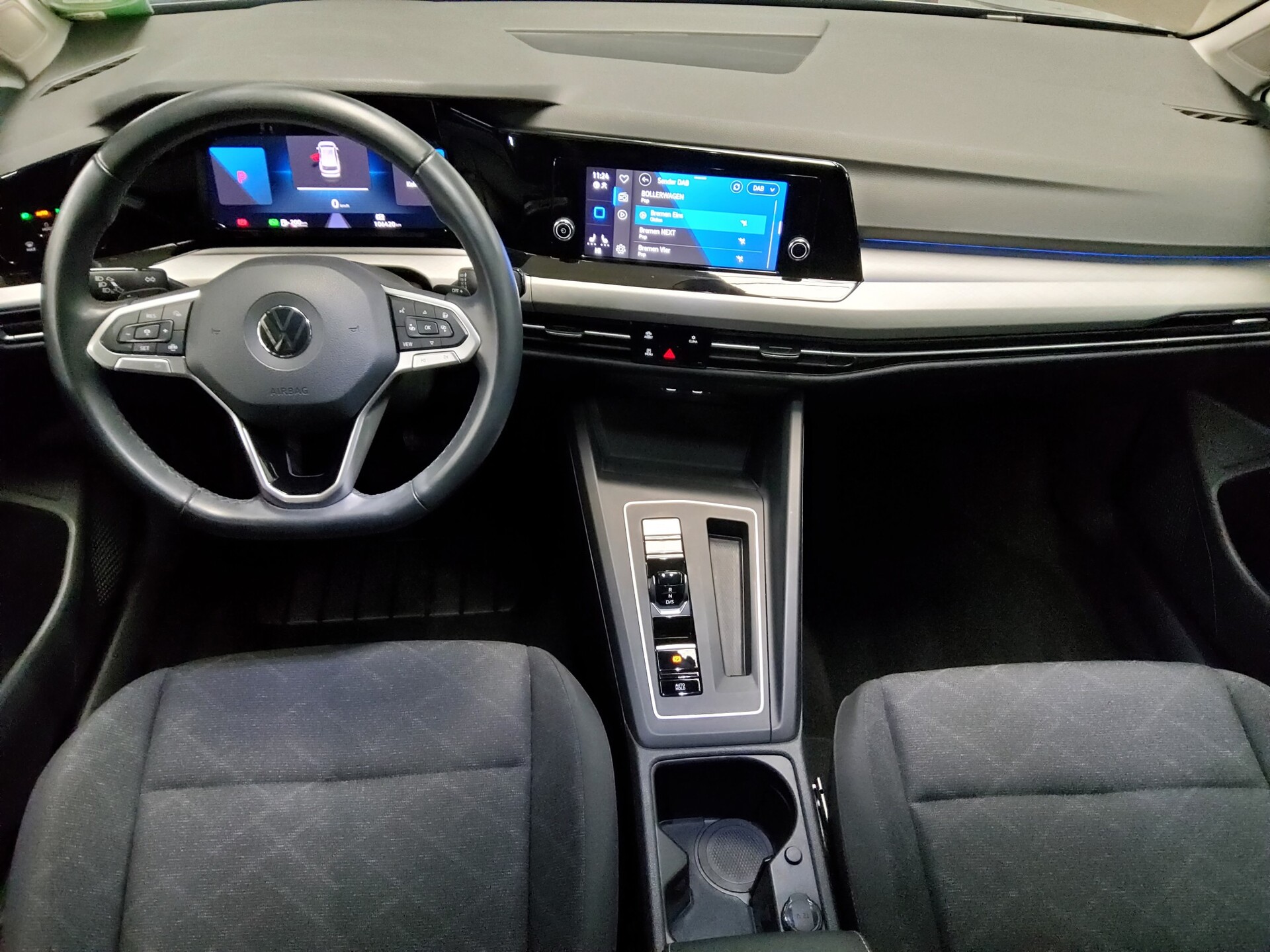 Volkswagen Golf-8 Var. 2.0 TDI Life LED AID ACC PDC 5