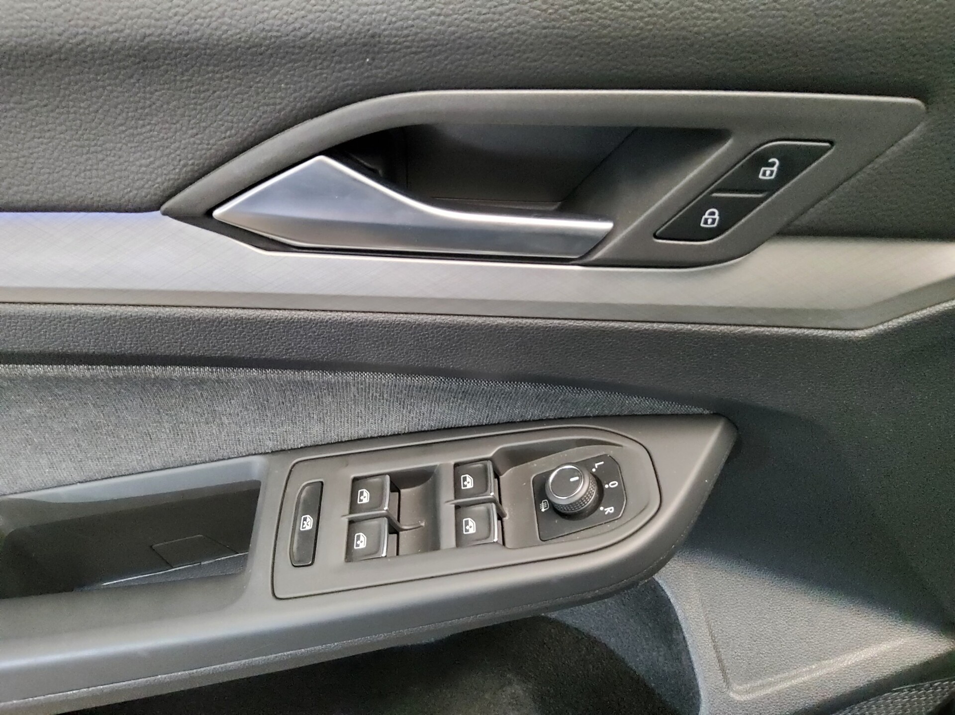 Volkswagen Golf-8 Var. 2.0 TDI Life LED AID ACC PDC 10