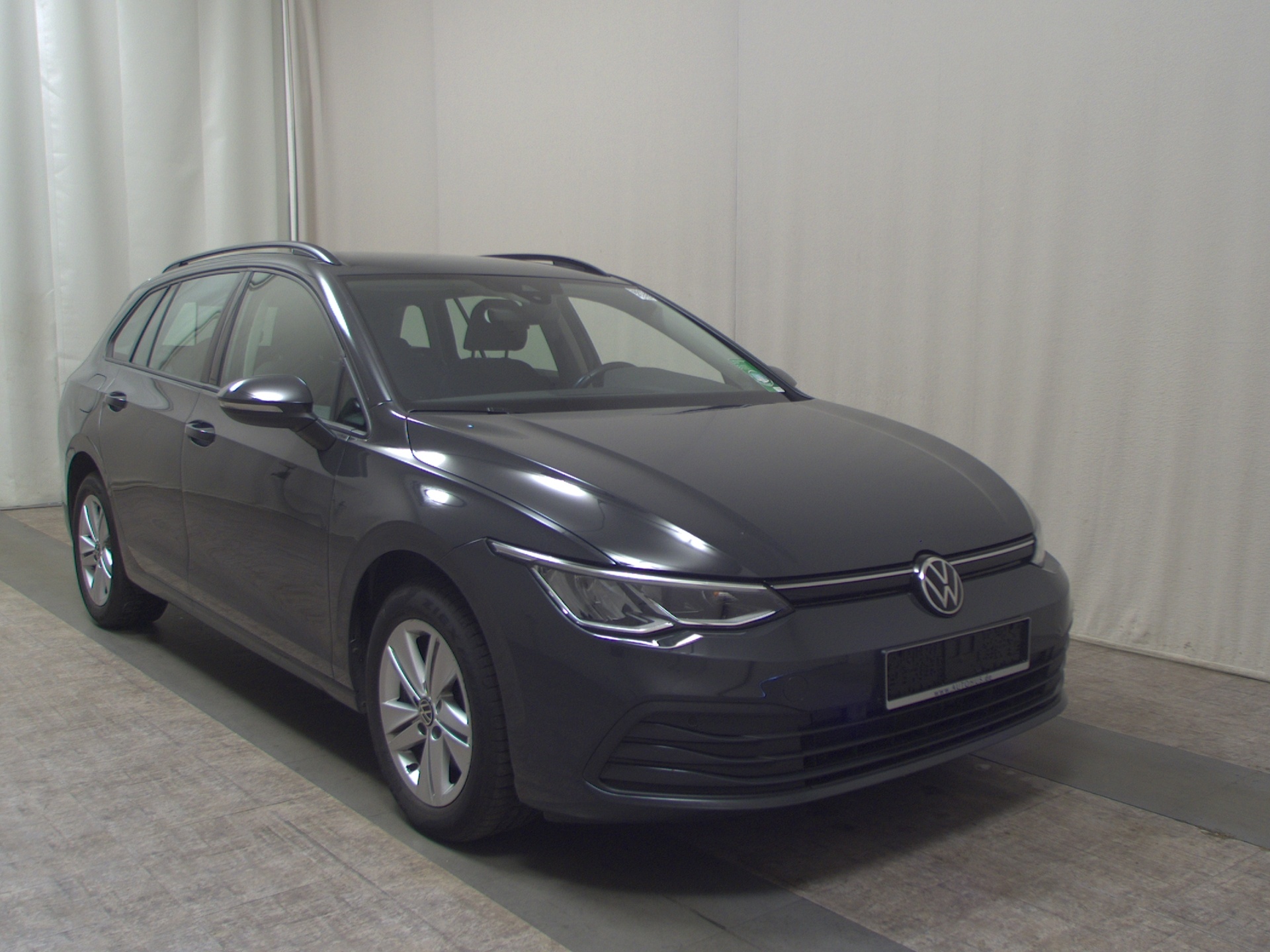 Volkswagen Golf-8 Var. 2.0 TDI Life LED AID ACC PDC 3