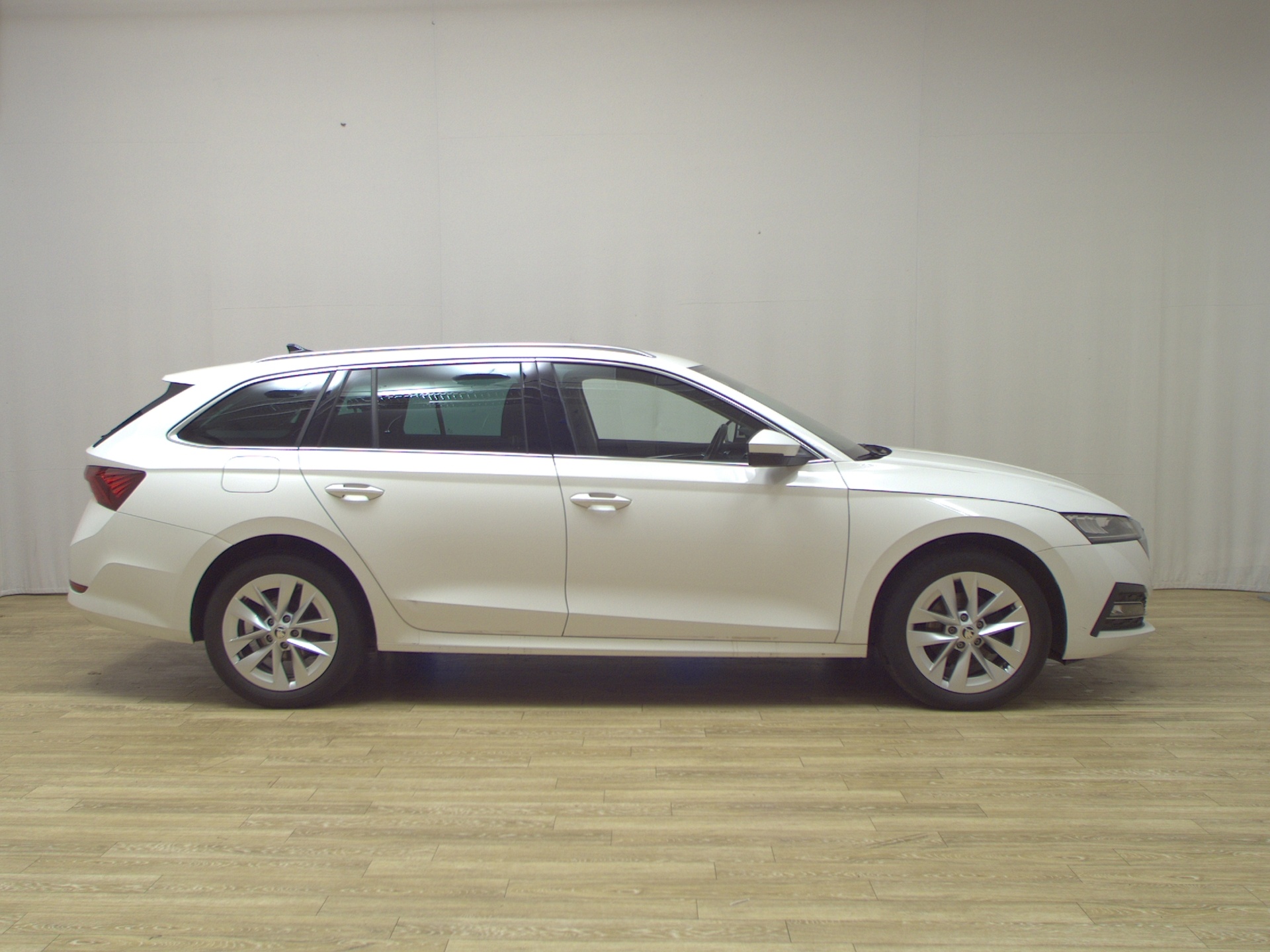 Skoda Octavia Kombi 2.0 TDI Style Navi LED ACC HuD AHK